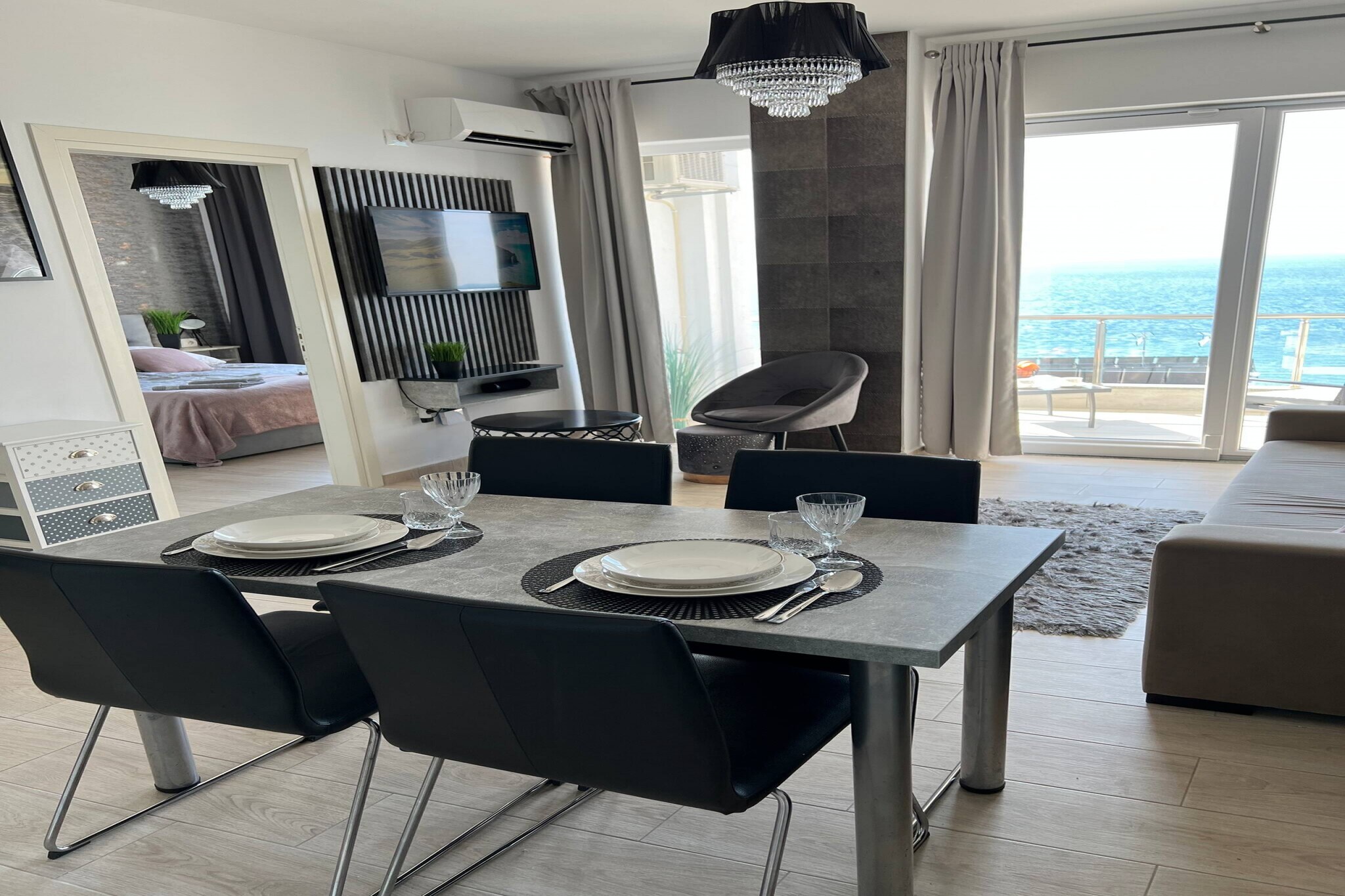 ALS286 - Sr Luxury Ap-Dining room