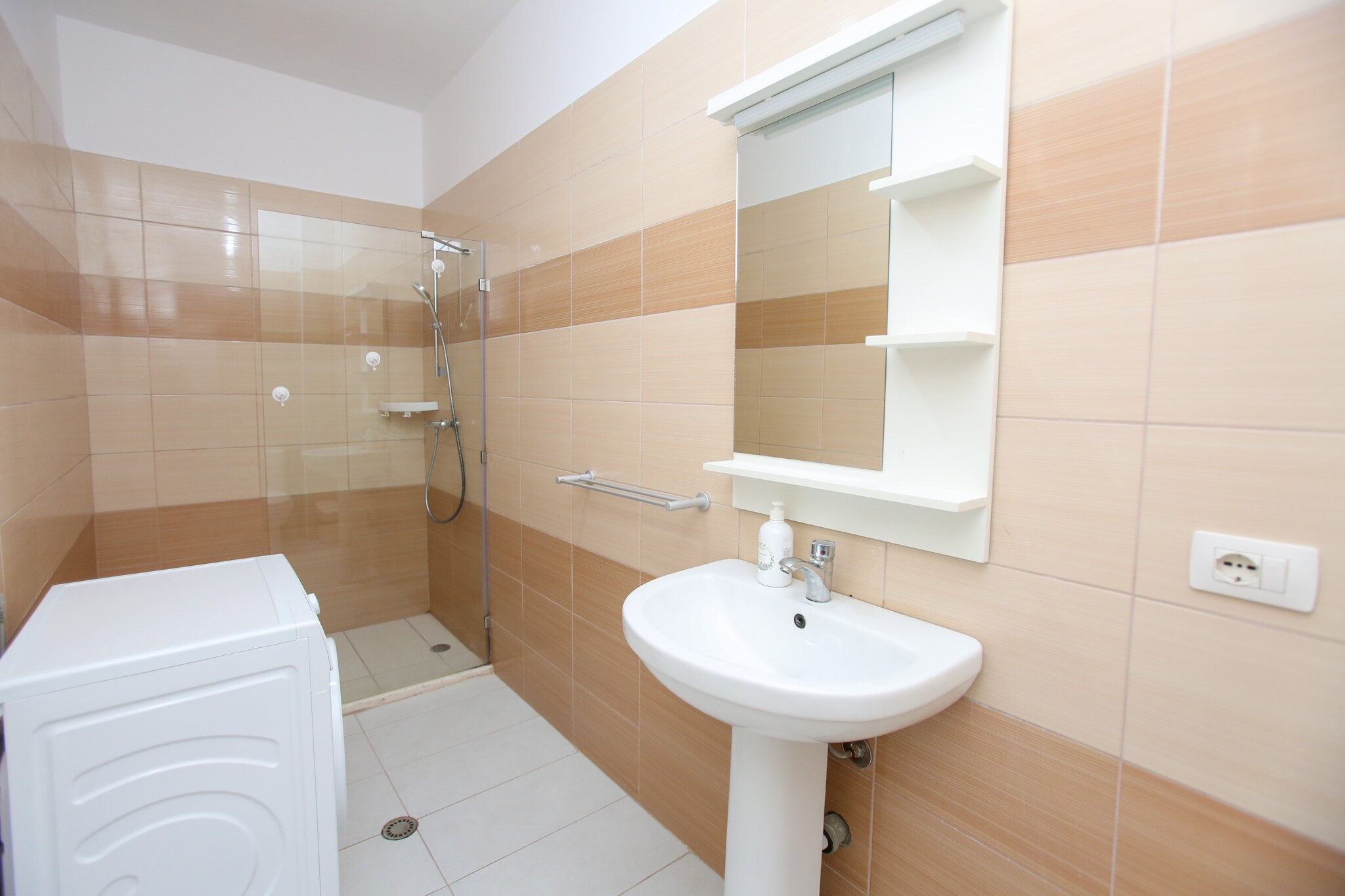 Richard 007-Bathroom
