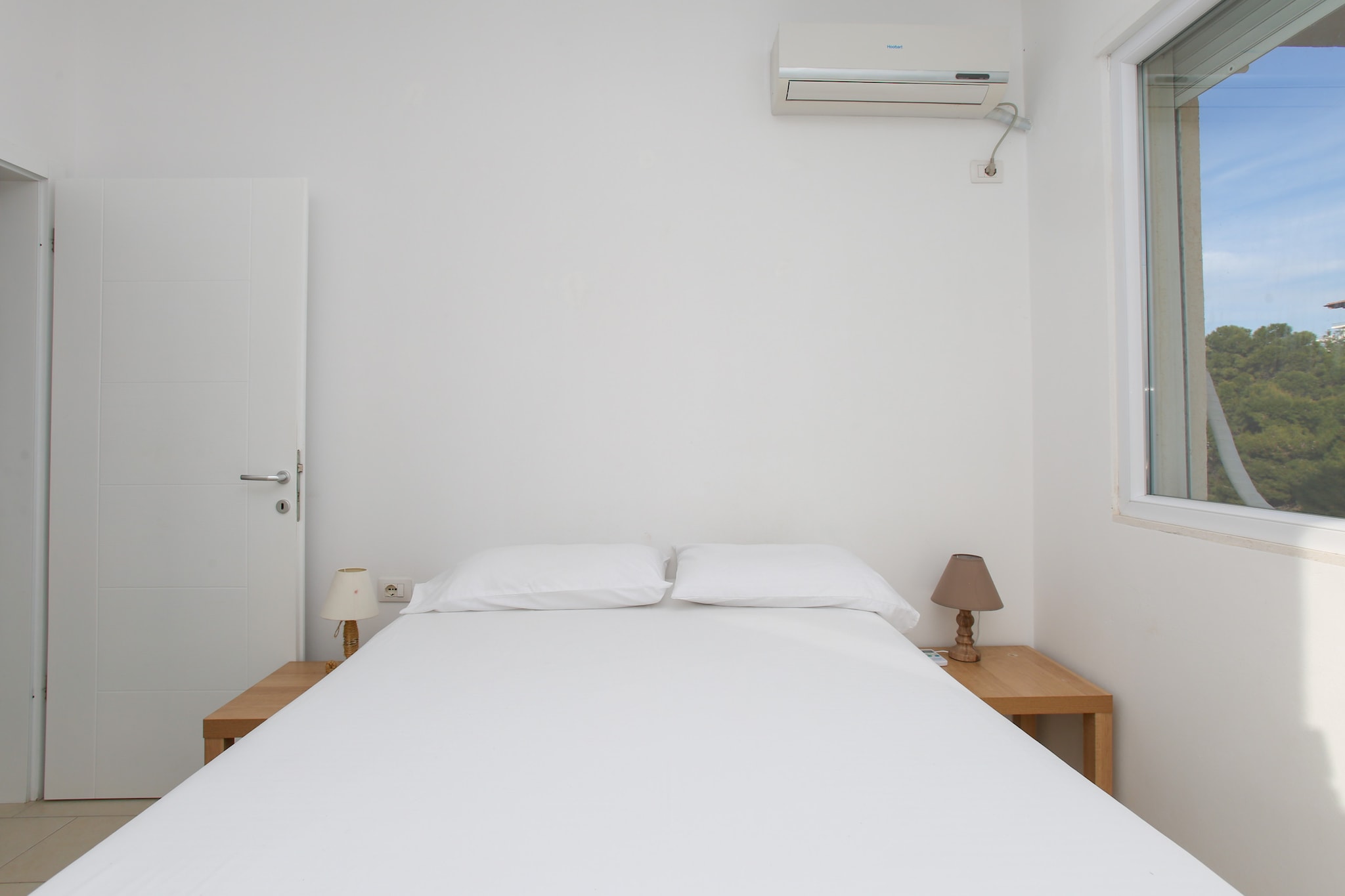 Richard 007-Bedroom