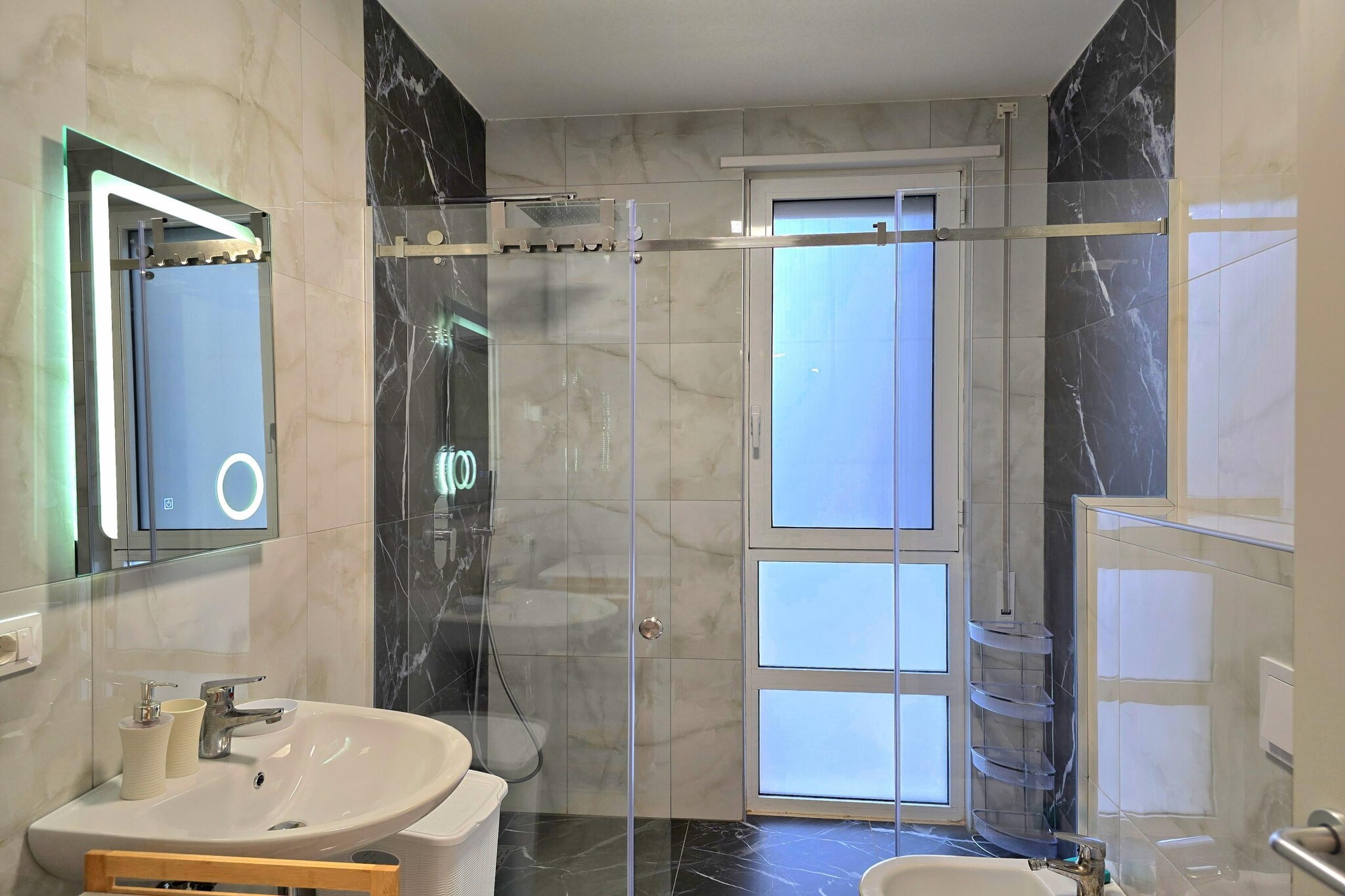 ALD285 - Zsolt San Pietro Lalez-Bathroom