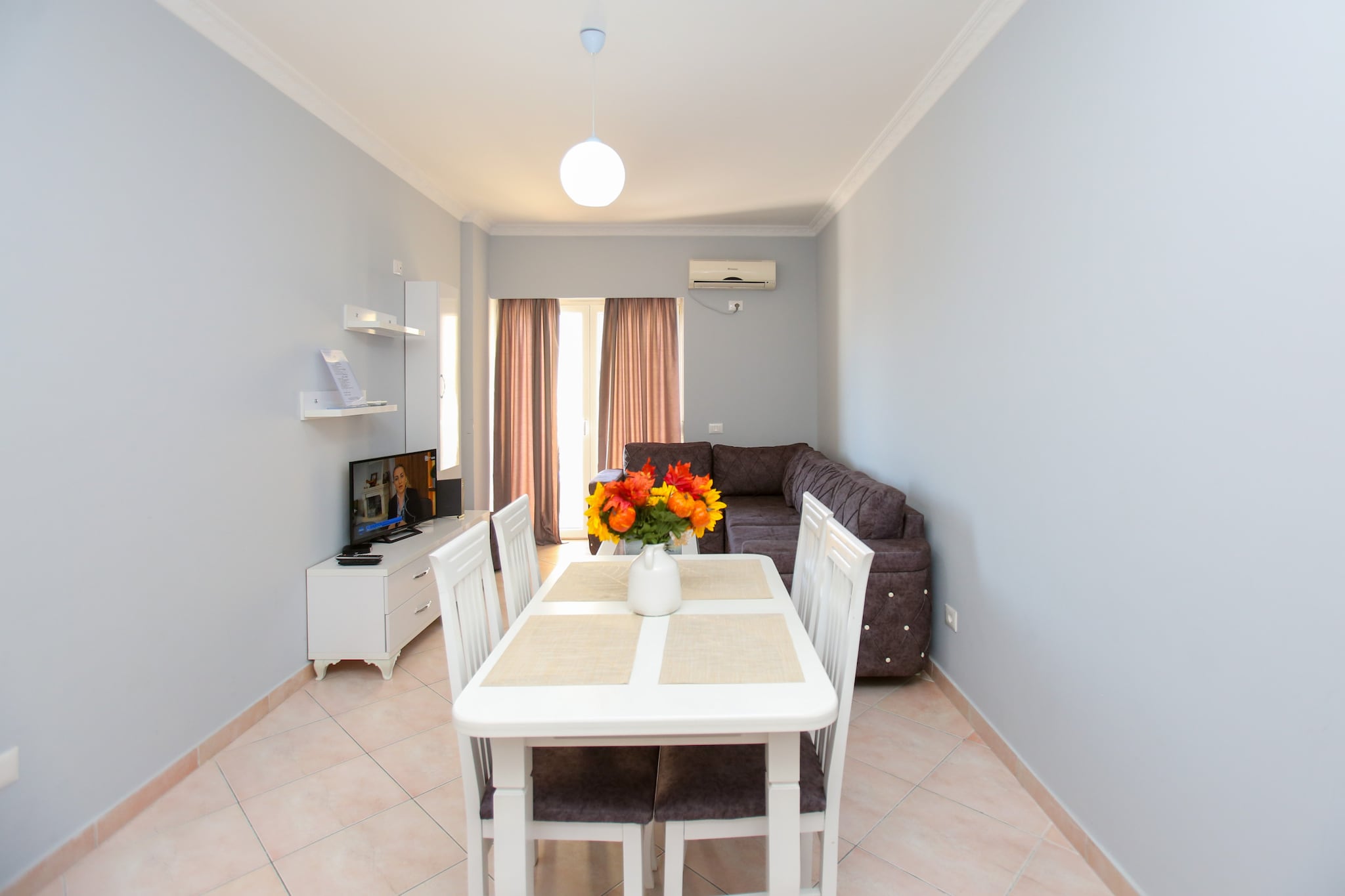 Luna Sea View Apartment 5 floor-Eetkamer