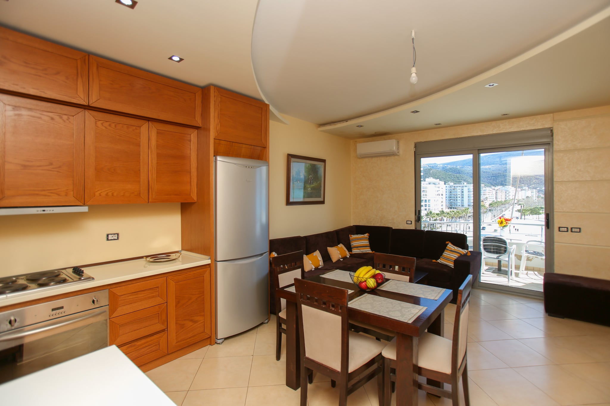 Holiday Apartment Central & Sea View-Eetkamer