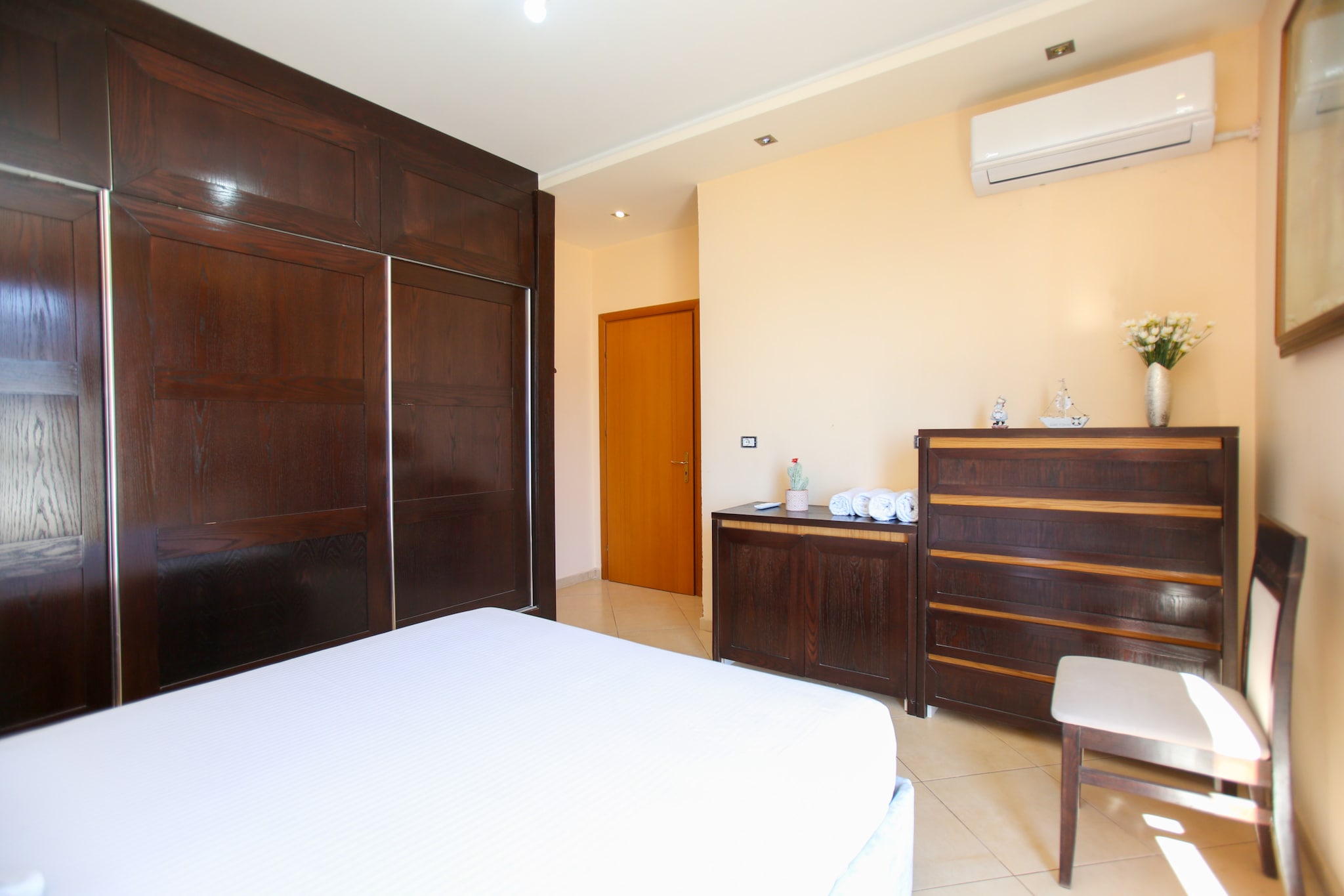 Holiday Apartment Central & Sea View-Slaapkamer