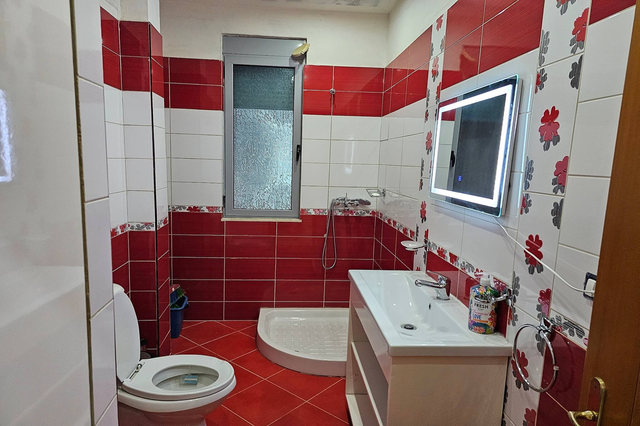 Holiday Apartment Central & Sea View-Badkamer