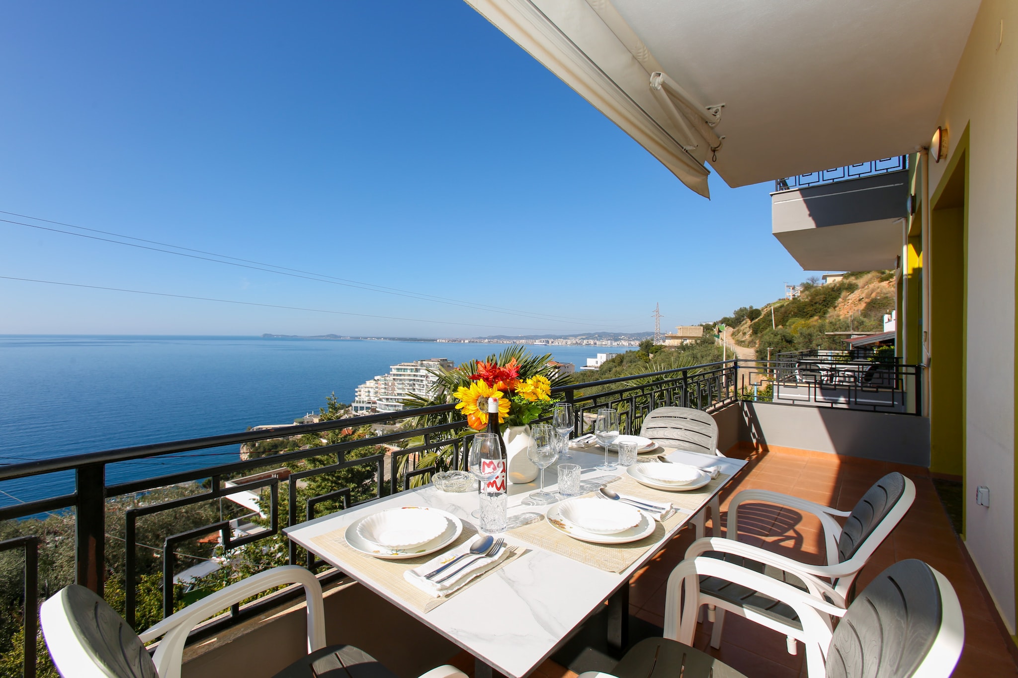 Villa Meminaj With Sea View & Garden-Terrasbalkon
