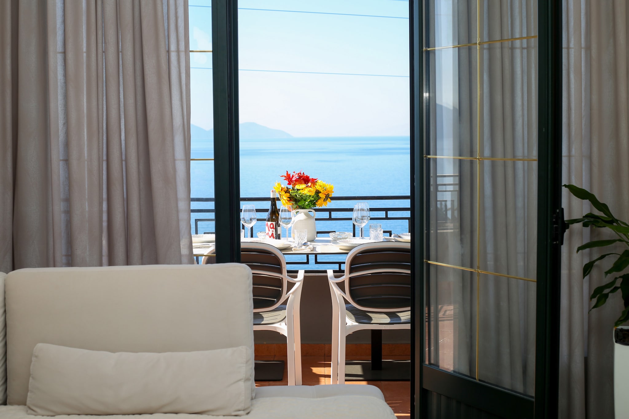 Villa Meminaj With Sea View & Garden-Woonkamer
