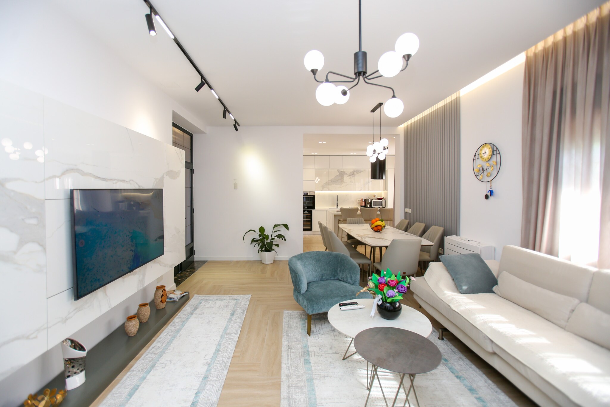 Villa Meminaj With Sea View & Garden-Woonkamer