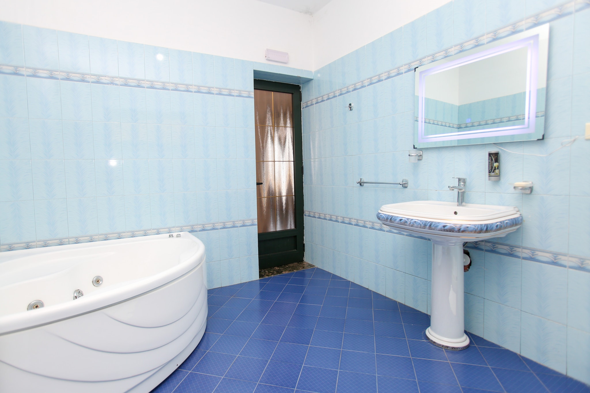 Villa Meminaj With Sea View & Garden-Badkamer