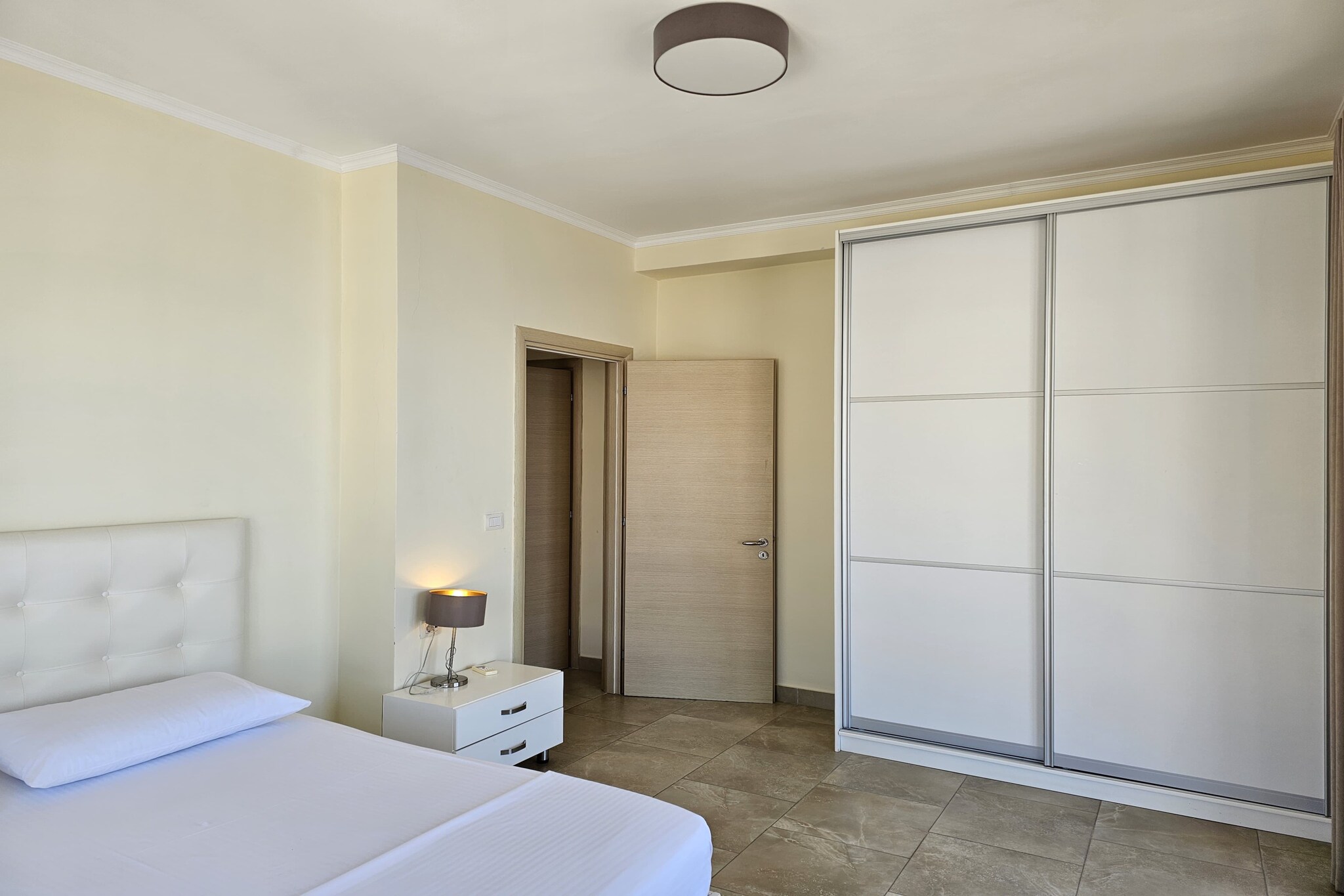 Two Bedroom Apartment With Sea View - 270-Schlafzimmer