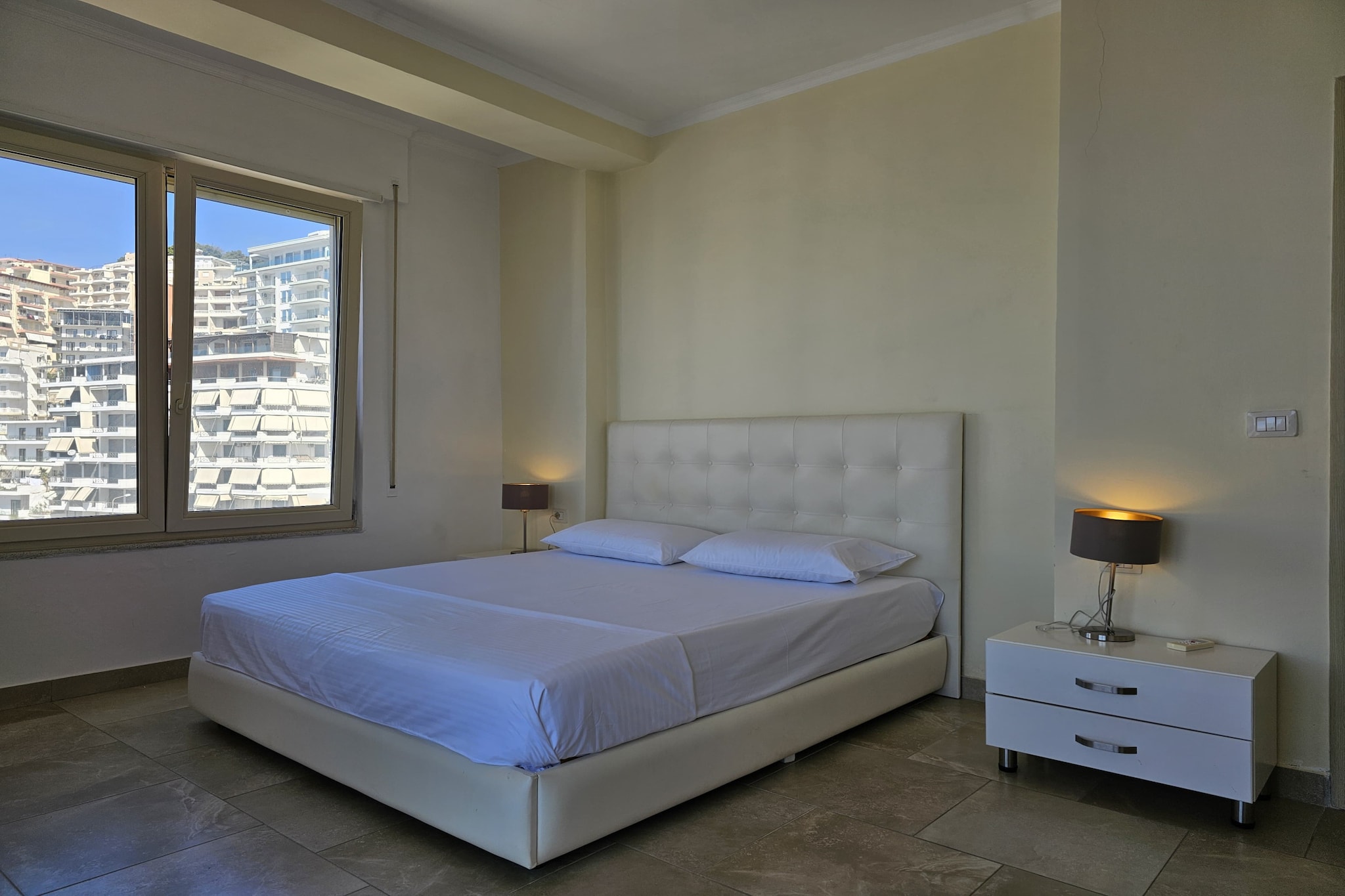 Two Bedroom Apartment With Sea View - 270-Schlafzimmer