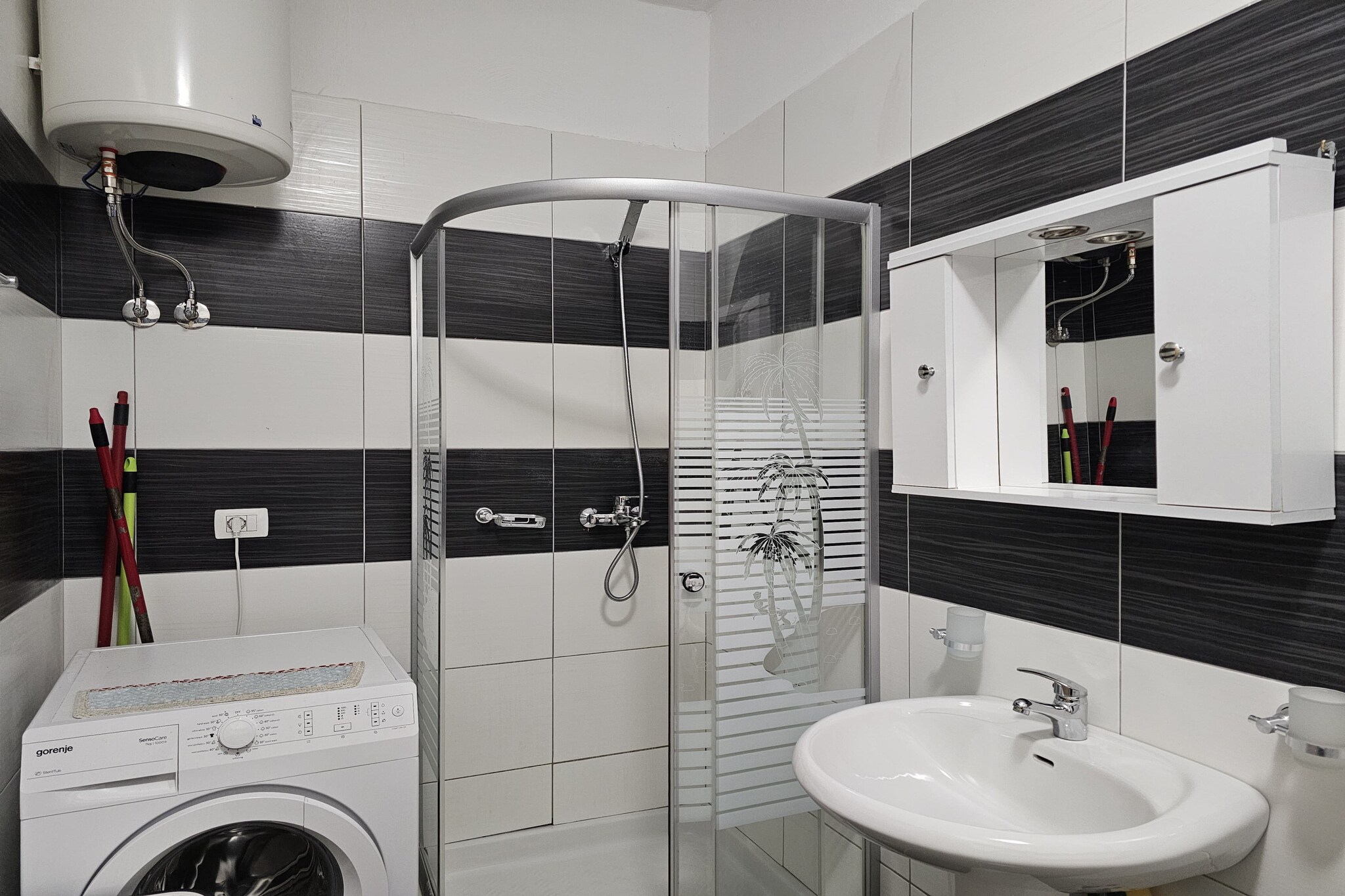 Two Bedroom Apartment With Sea View - 270-Badezimmer