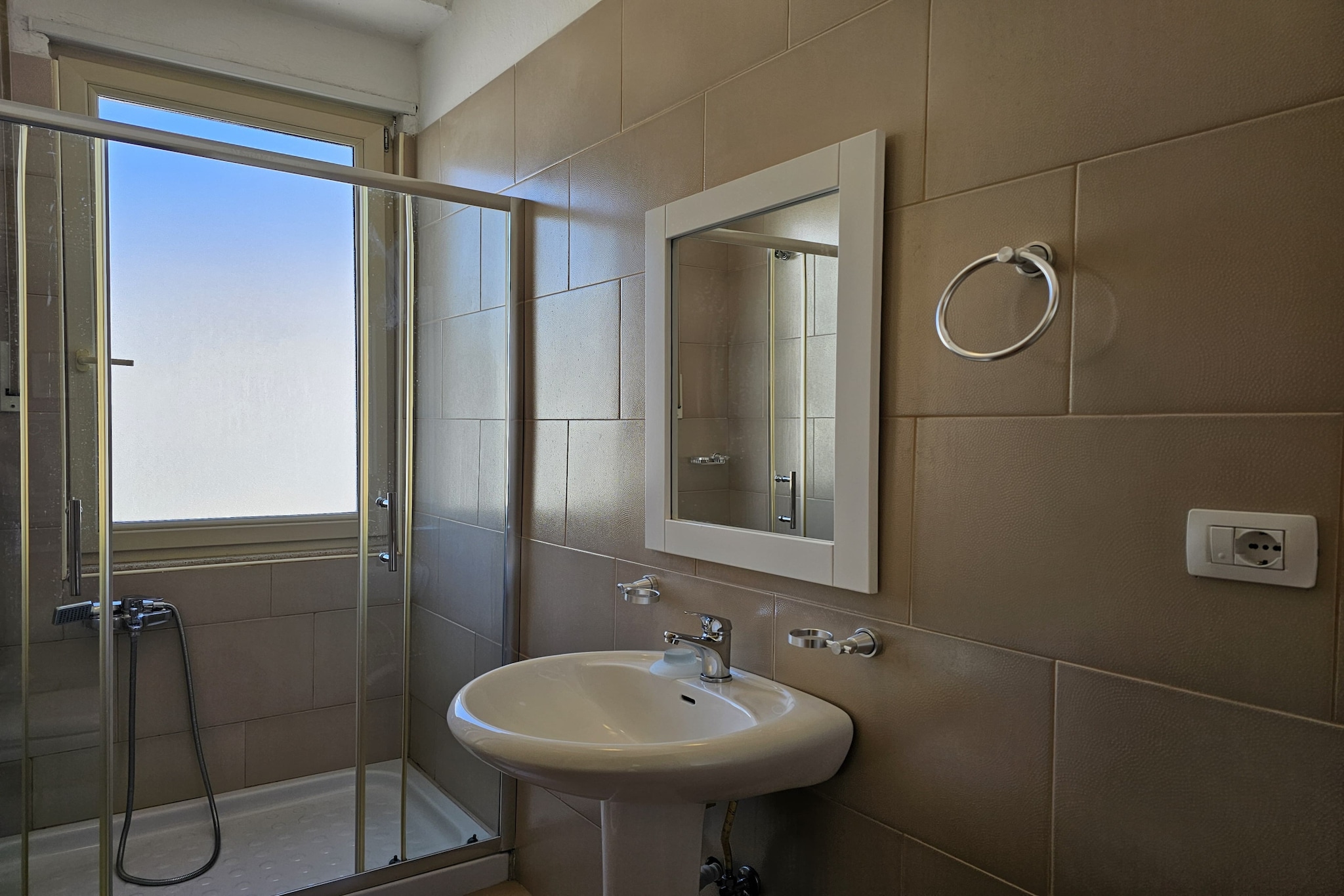 Two Bedroom Apartment With Sea View - 270-Badezimmer
