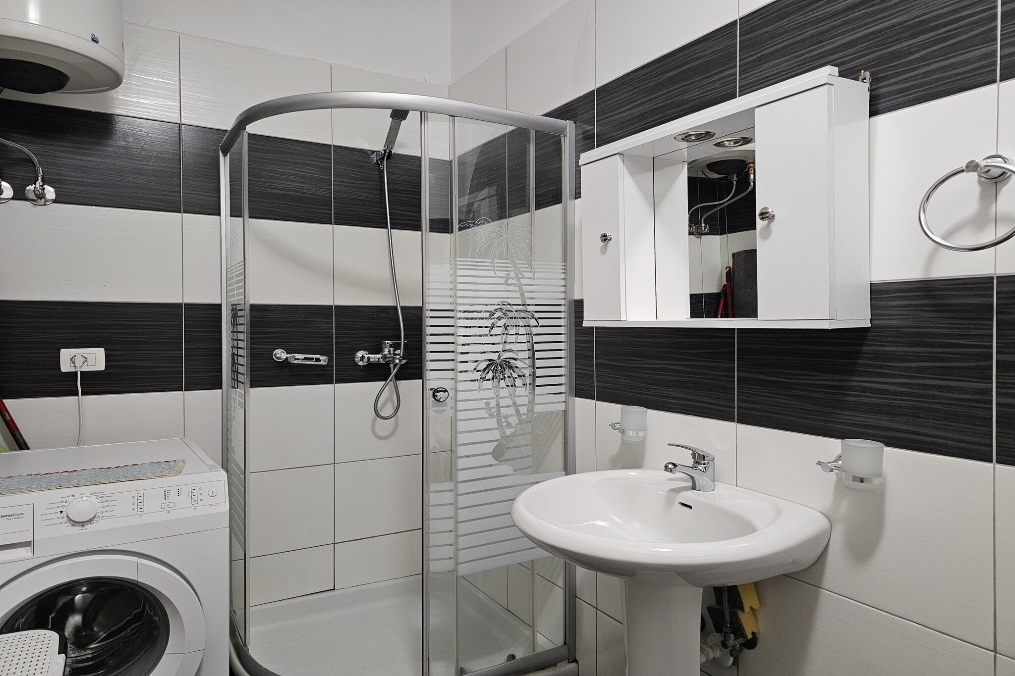 Two Bedroom Apartment With Sea View - 270-Badezimmer
