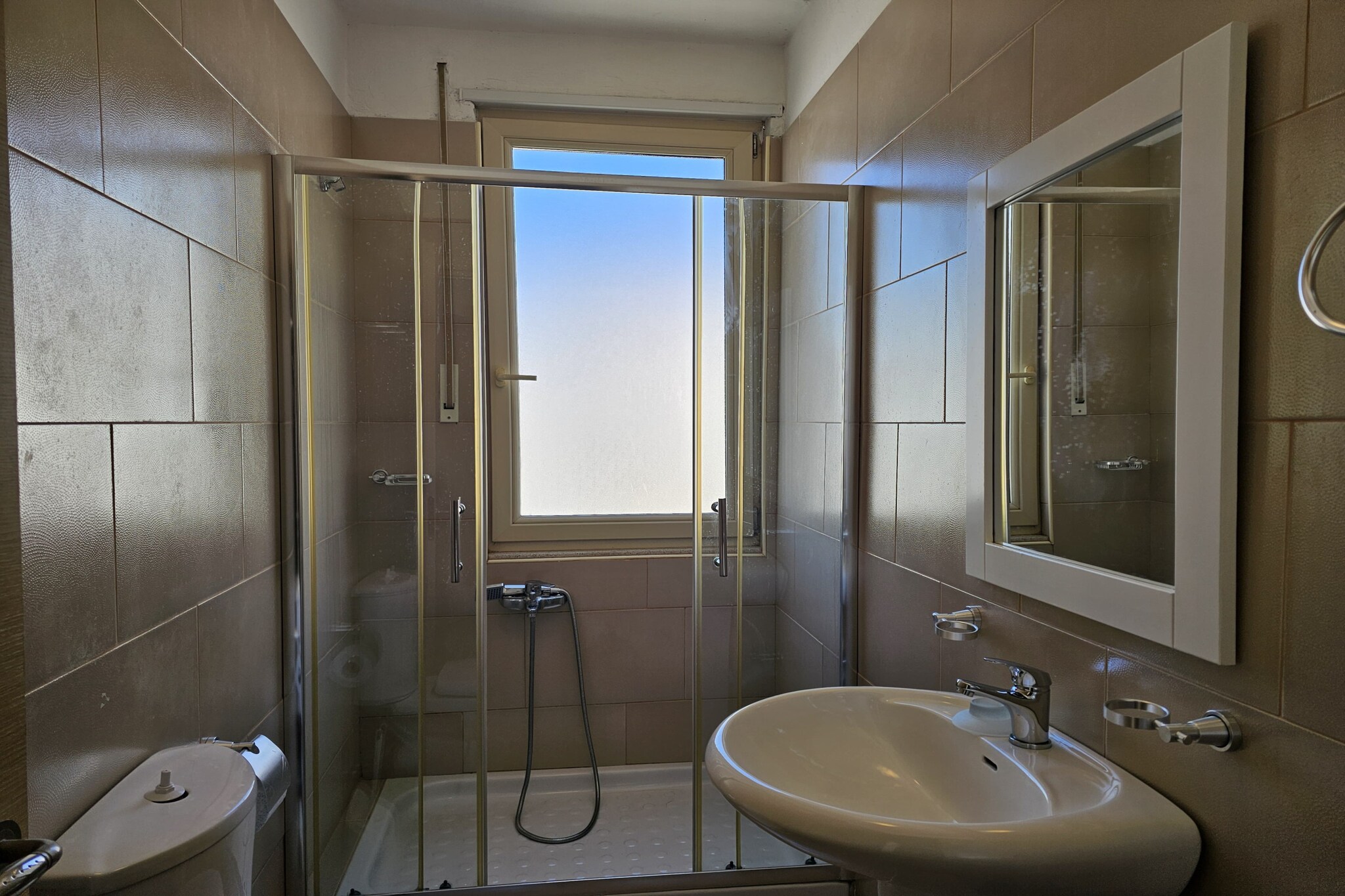 Two Bedroom Apartment With Sea View - 270-Badezimmer