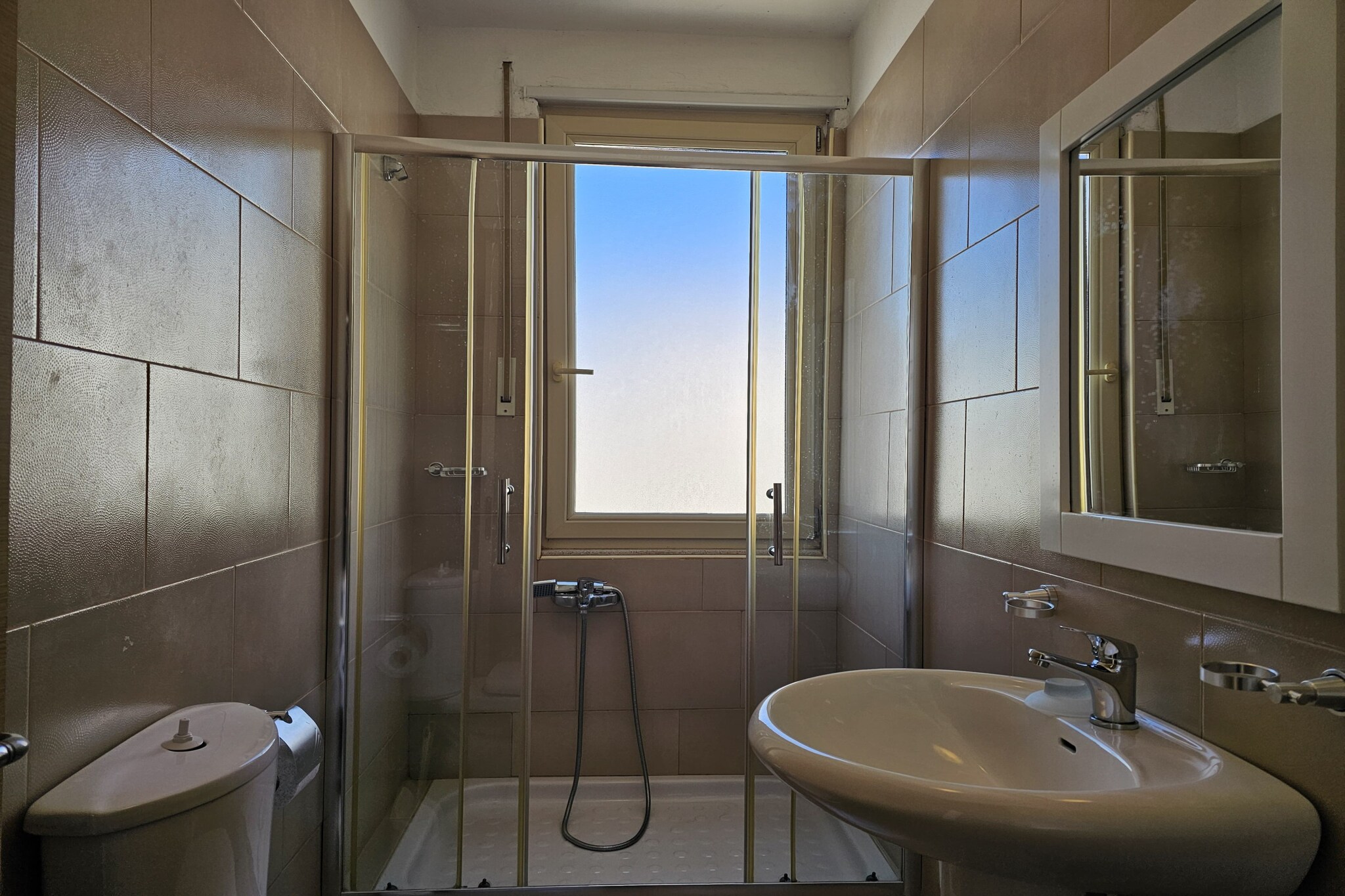 Two Bedroom Apartment With Sea View - 270-Badezimmer