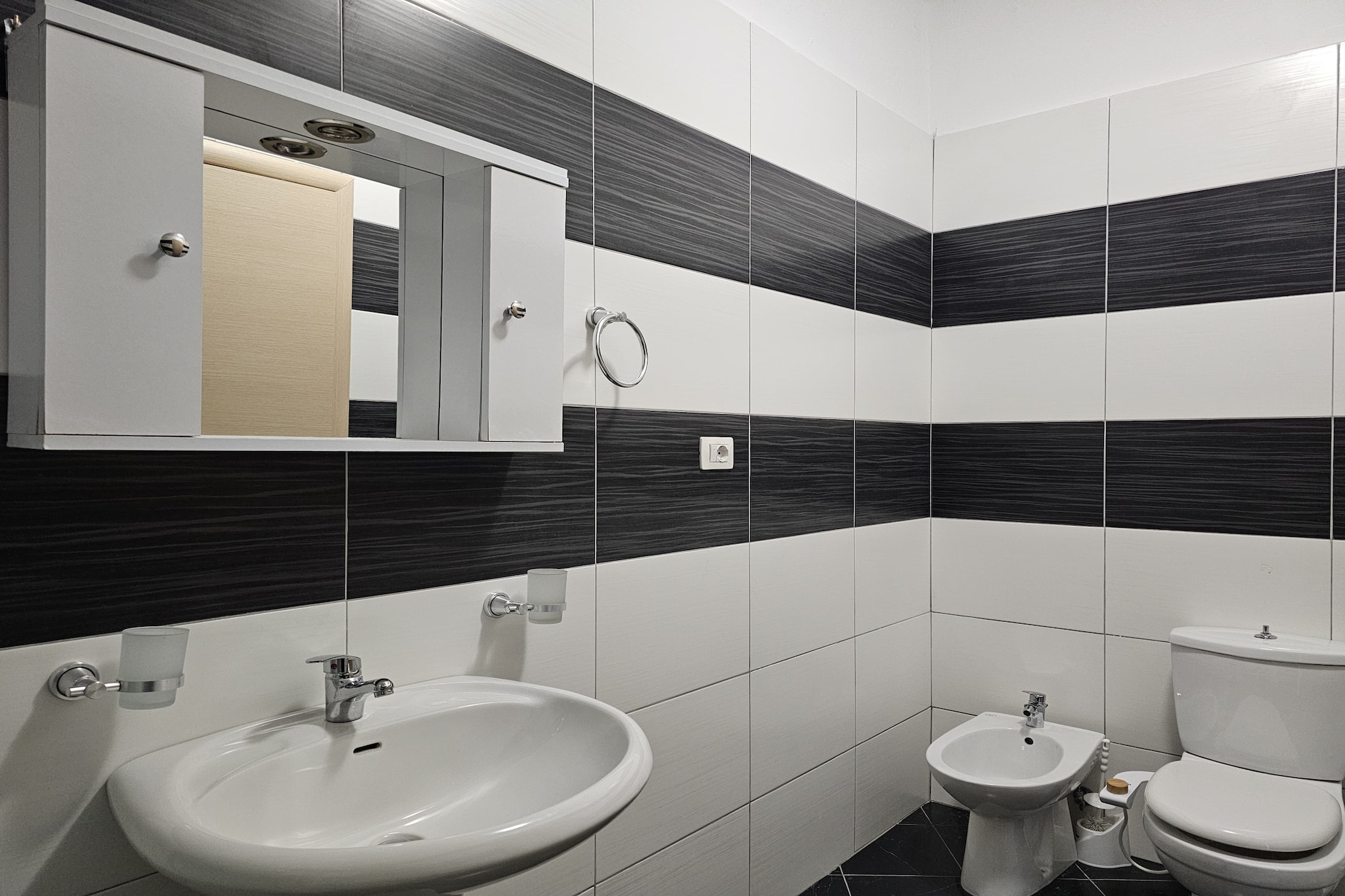 Two Bedroom Apartment With Sea View - 270-Badezimmer