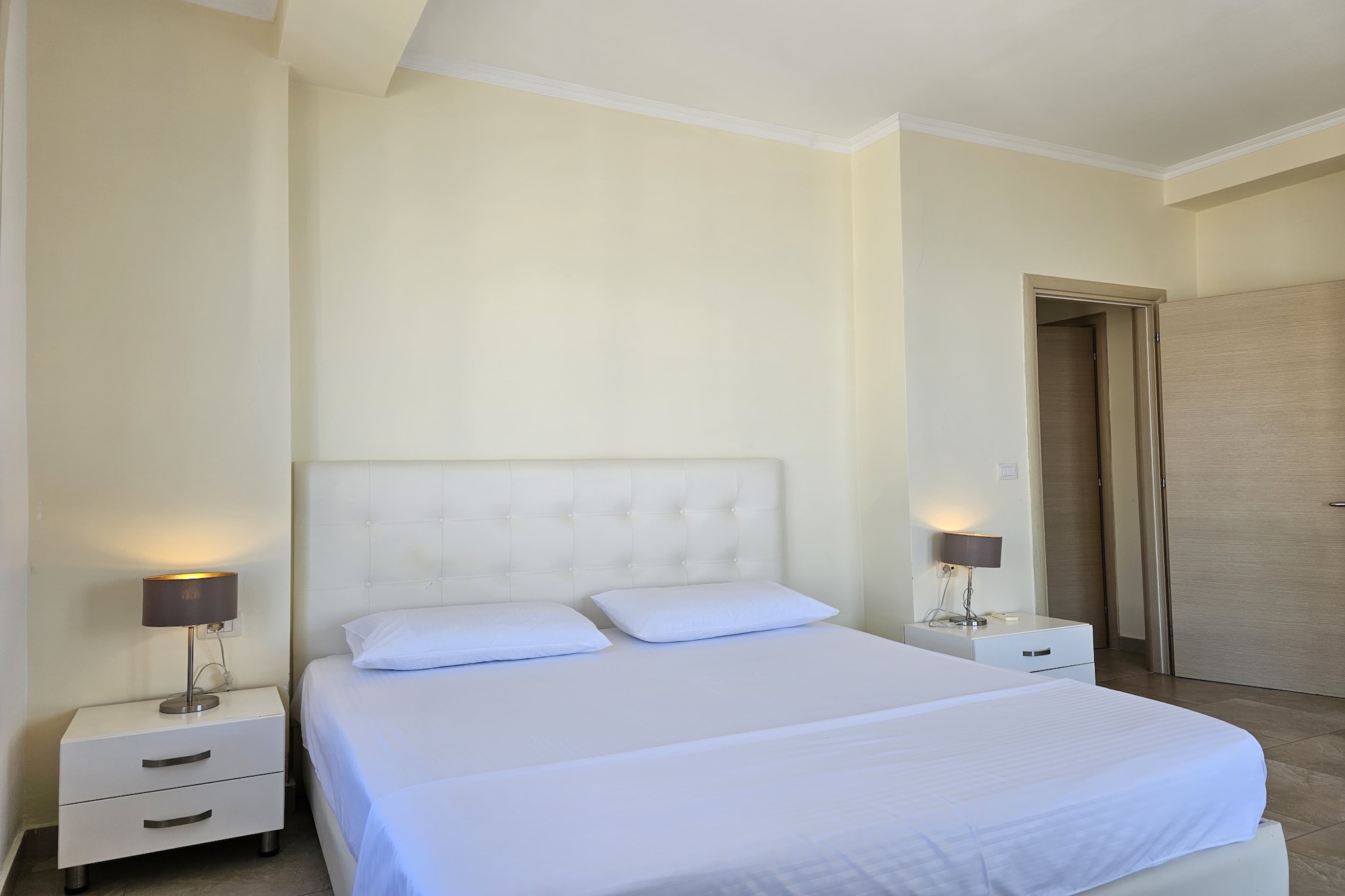 Two Bedroom Apartment With Sea View - 270-Schlafzimmer