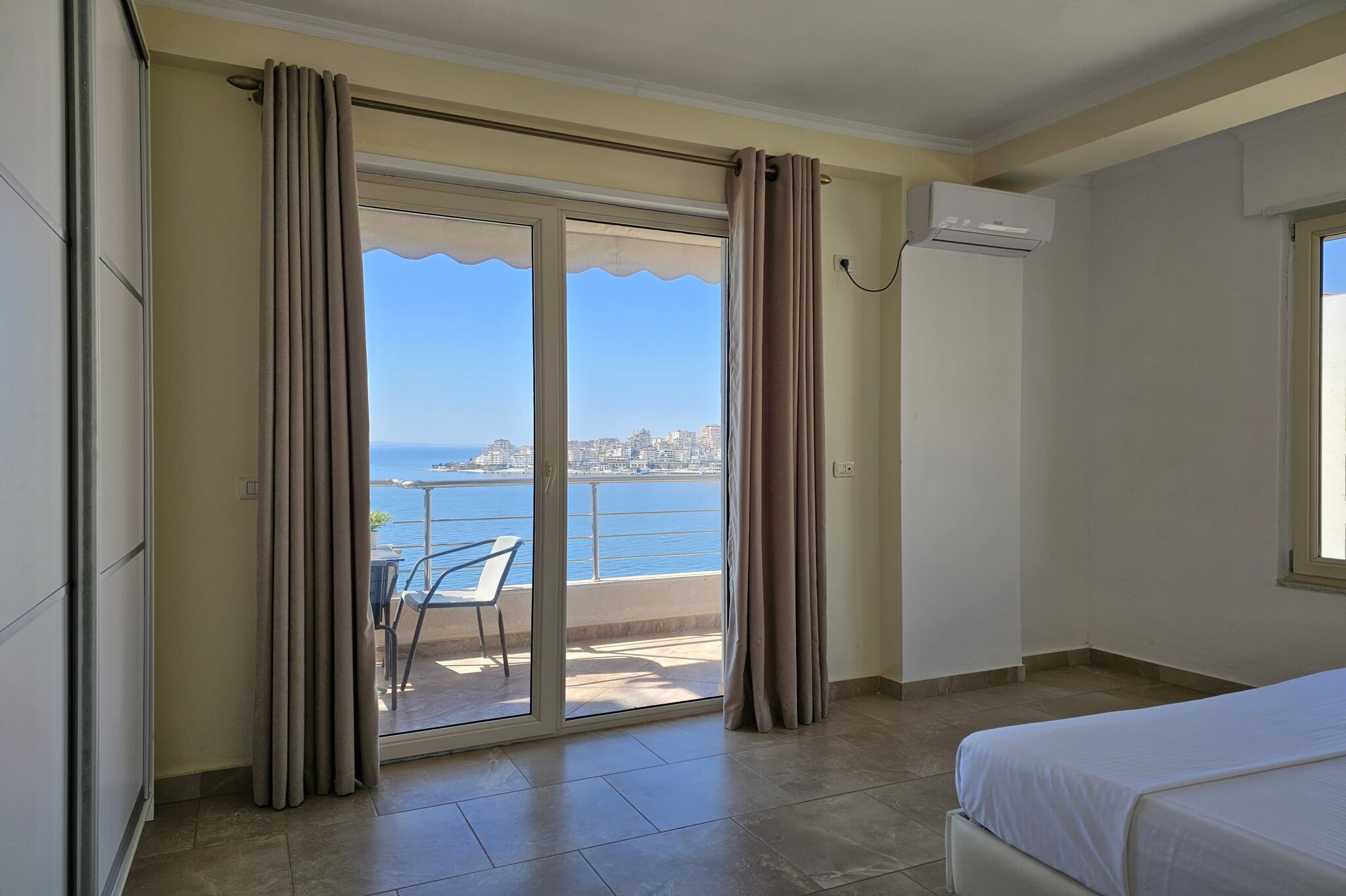 Two Bedroom Apartment With Sea View - 270-Schlafzimmer