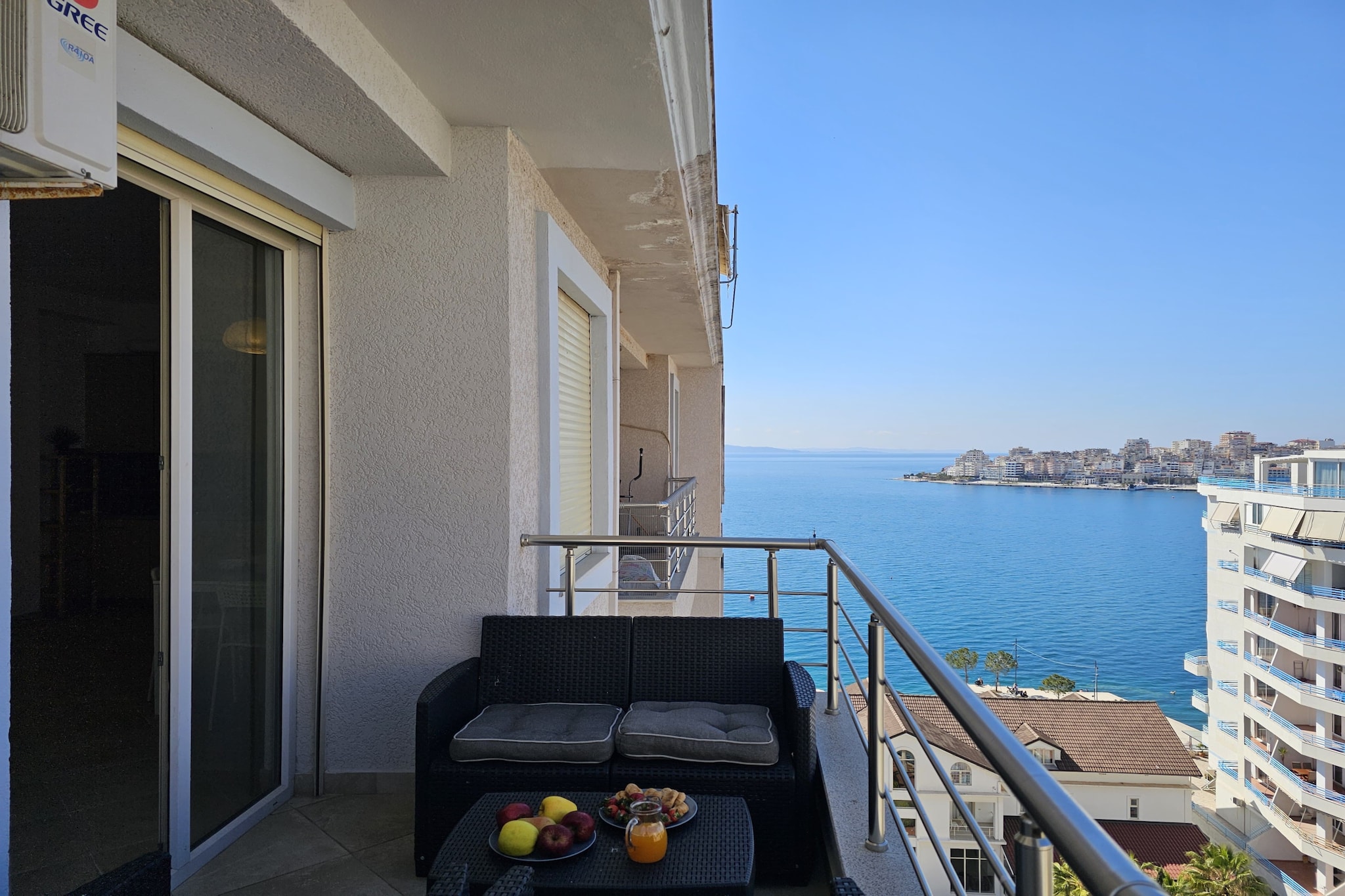 ALS180 - Albert Ap-Terrace balcony