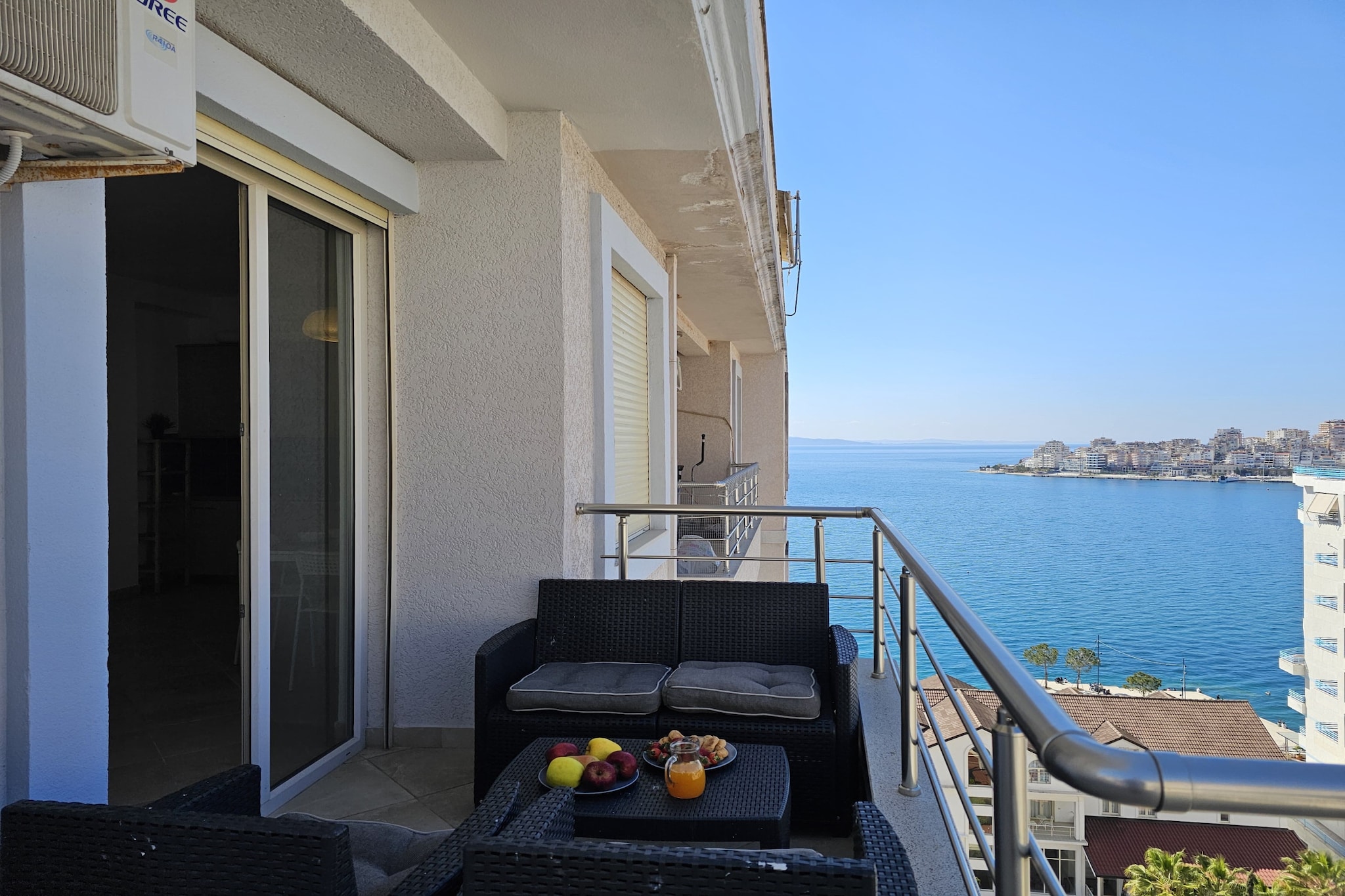 ALS180 - Albert Ap-Terrace balcony