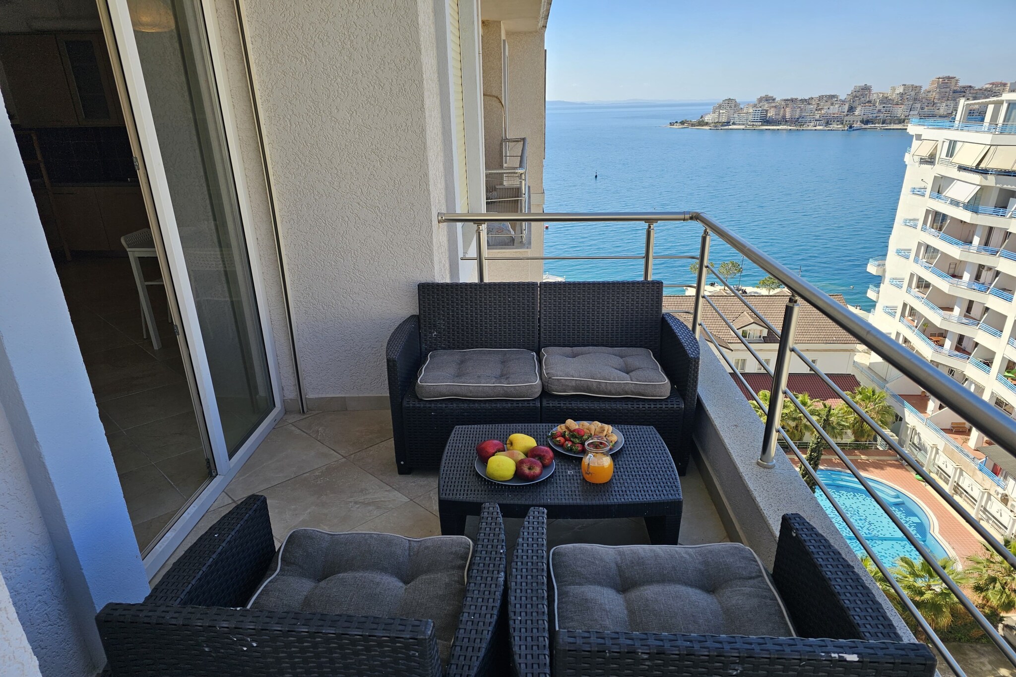 ALS180 - Albert Ap-Terrace balcony