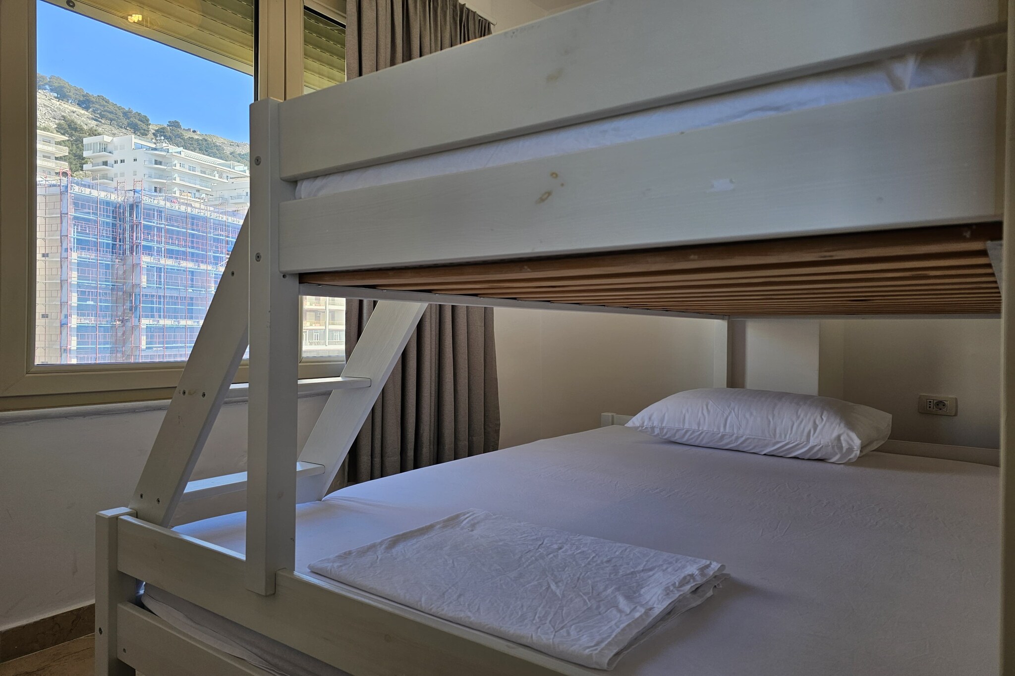 ALS180 - Albert Ap-Bedroom