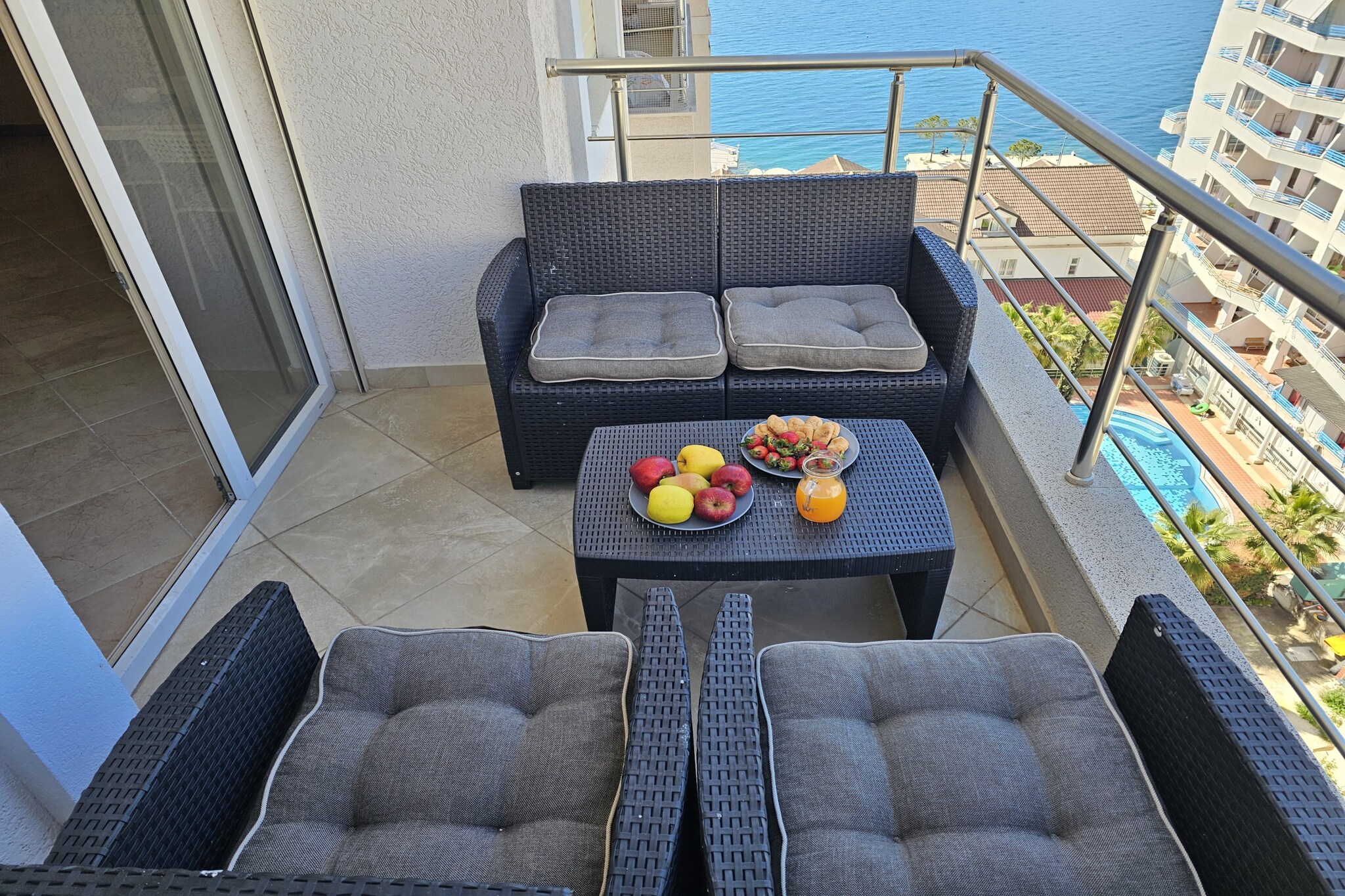 ALS180 - Albert Ap-Terrace balcony