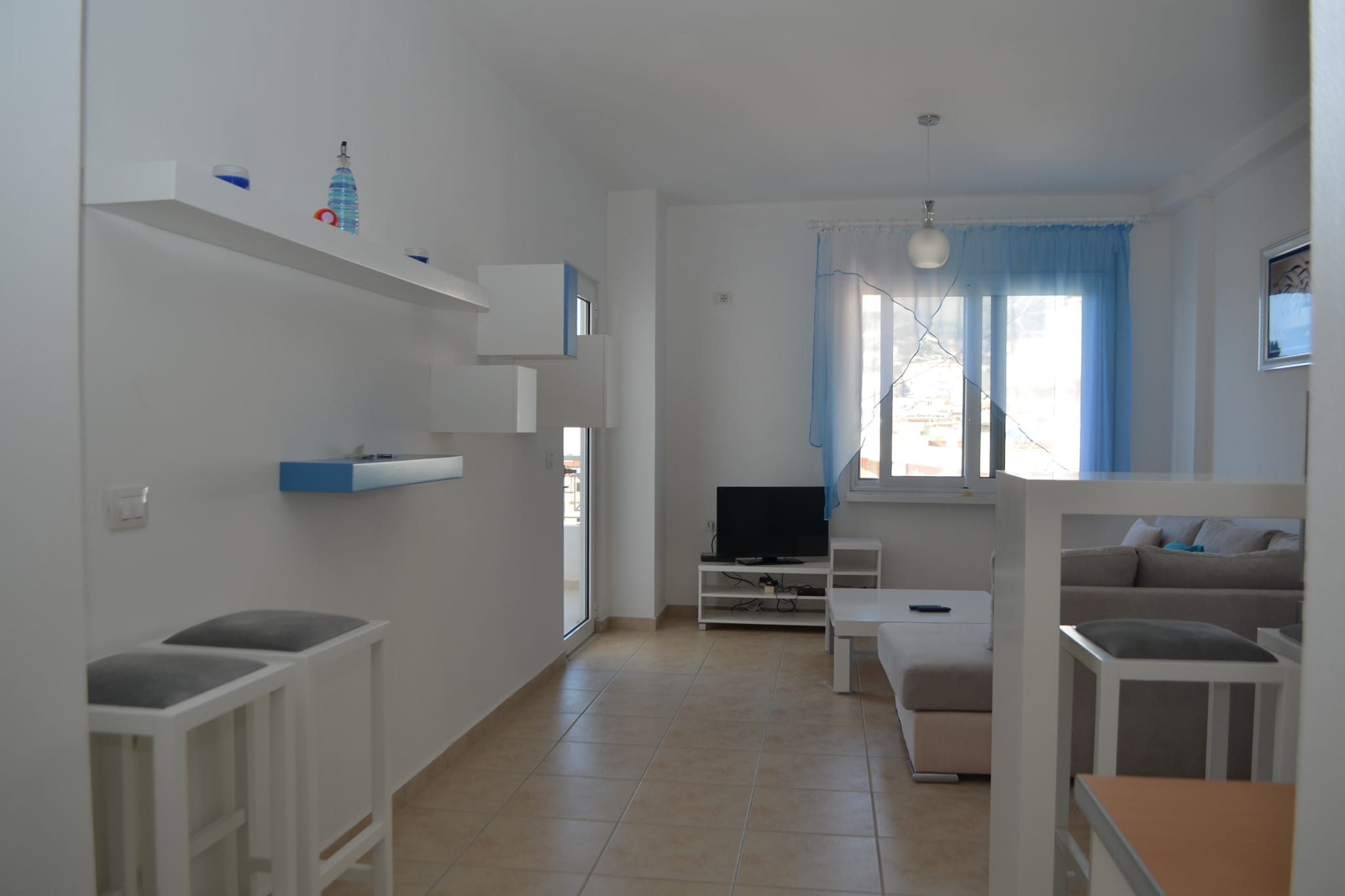 ALS176 - Dimitri - Ap Blue Horizons-Living room