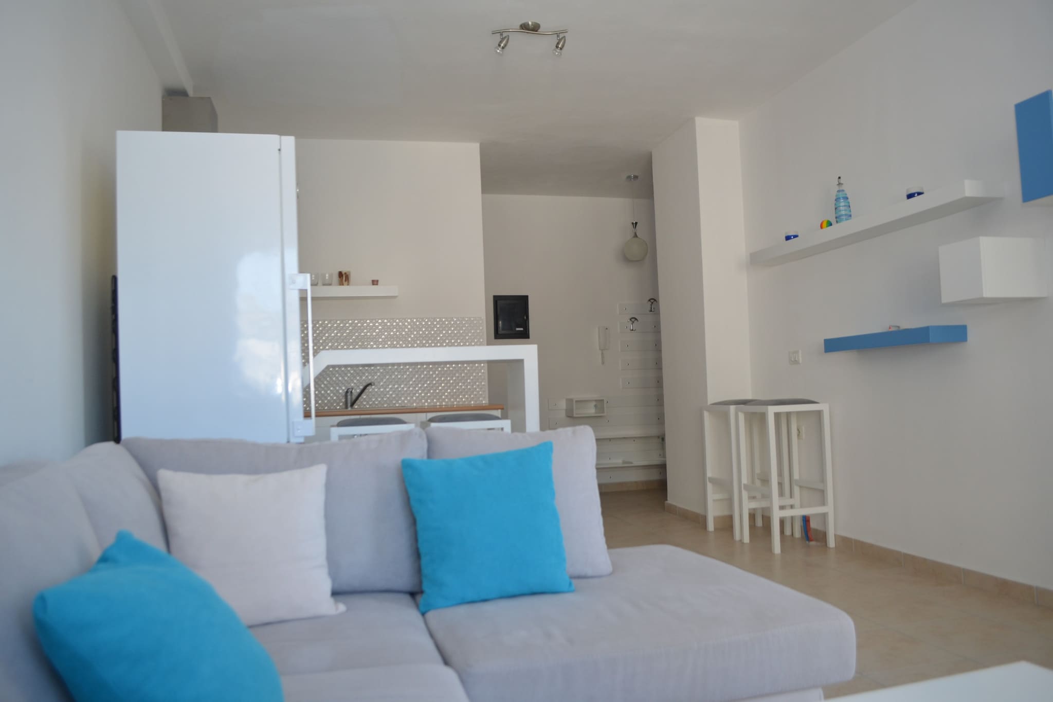ALS176 - Dimitri - Ap Blue Horizons-Living room
