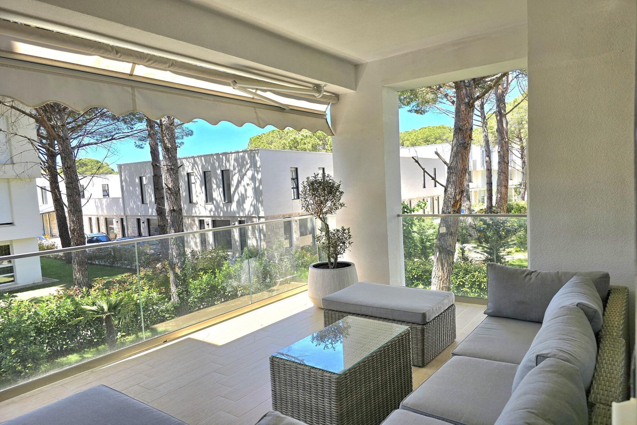 ALD290 - Michal San Pietro Lalez-Terrace balcony