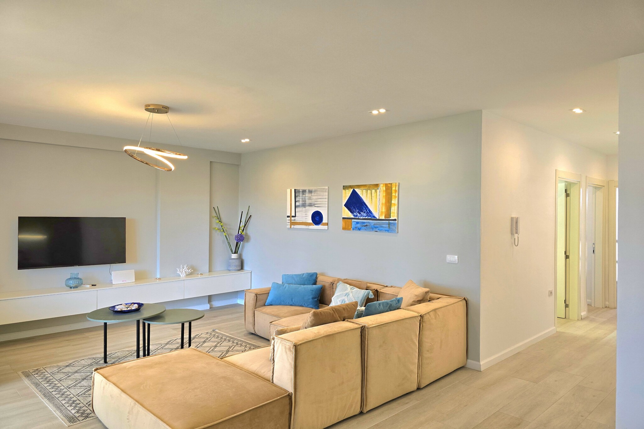 ALD294 - Josef San Pietro Lalez-Living room