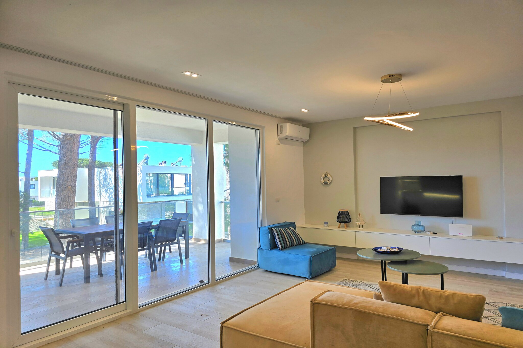 ALD294 - Josef San Pietro Lalez-Living room