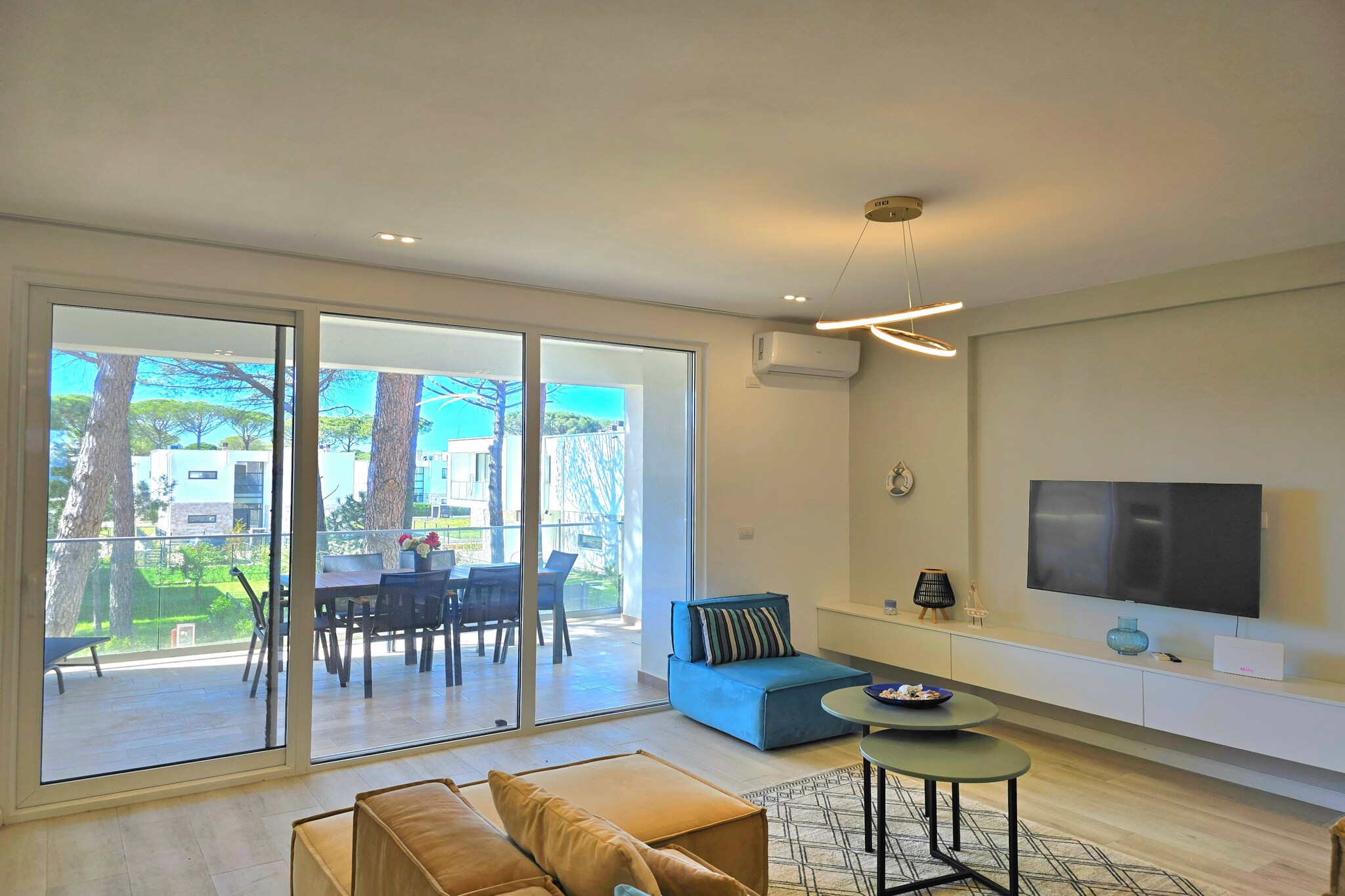 ALD294 - Josef San Pietro Lalez-Living room