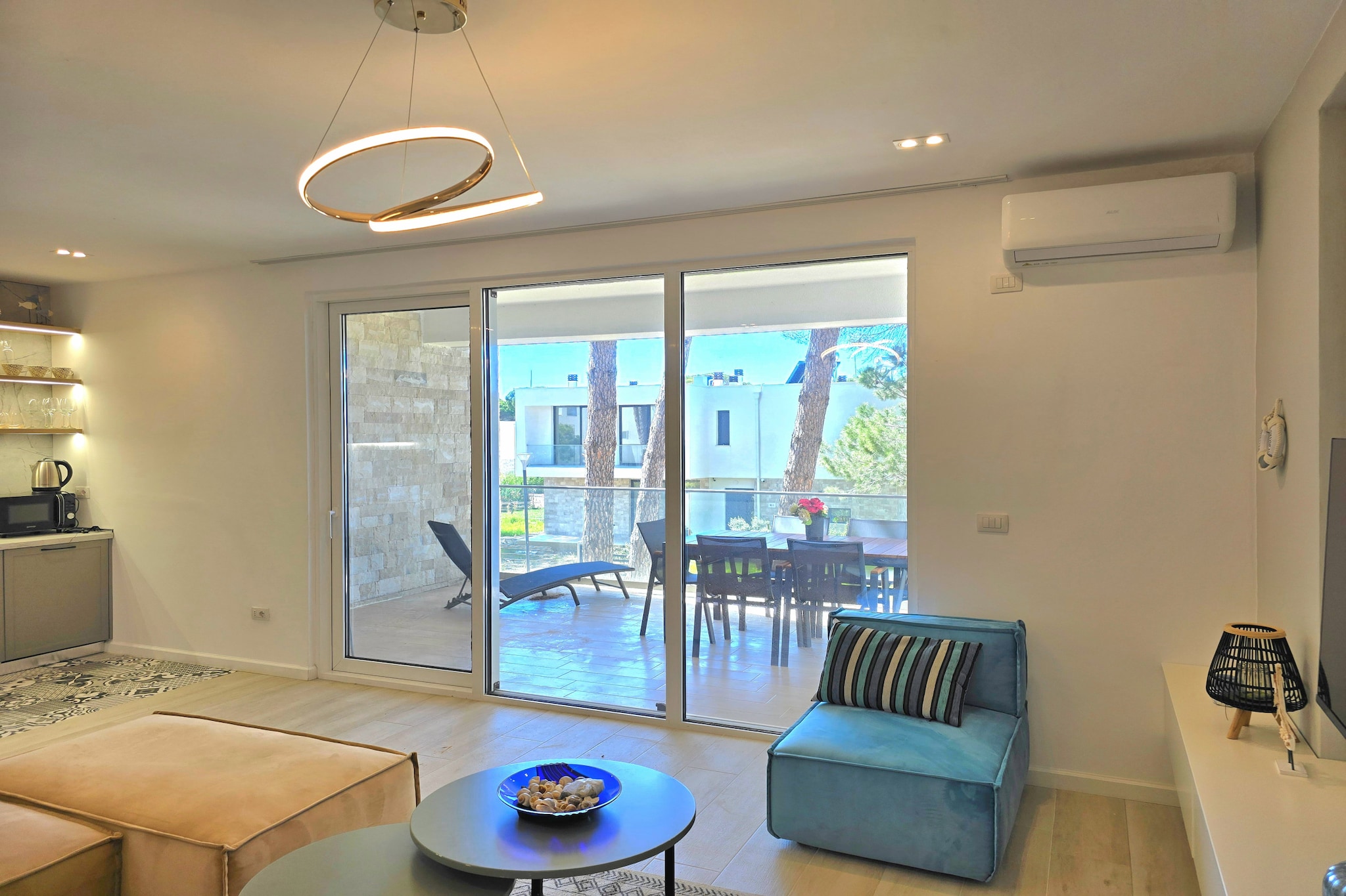 ALD294 - Josef San Pietro Lalez-Living room