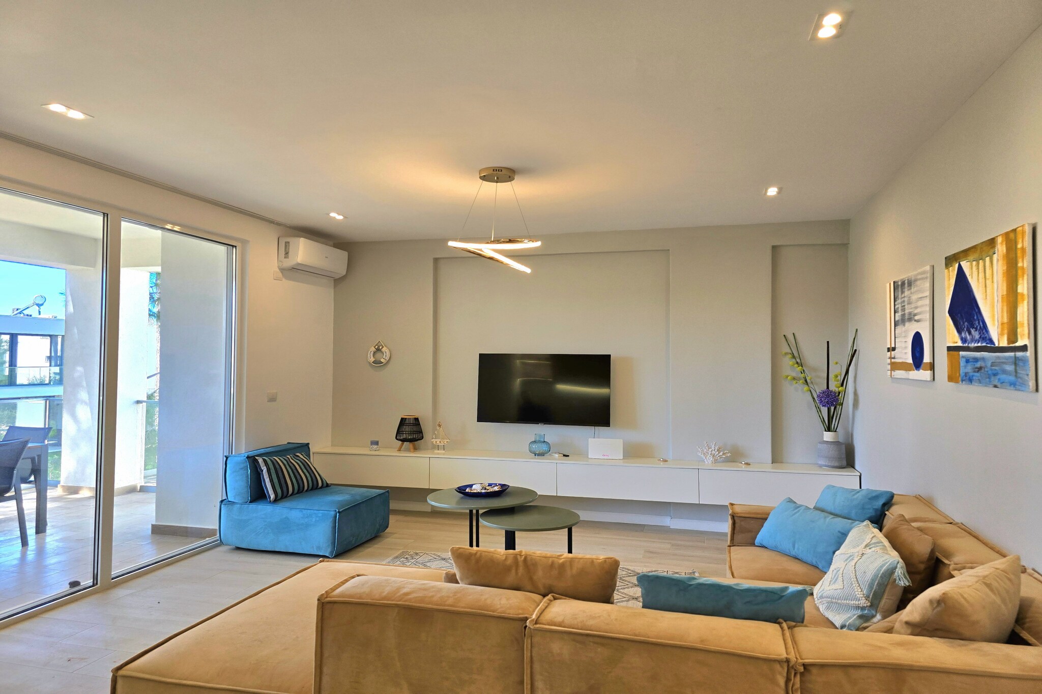 ALD294 - Josef San Pietro Lalez-Living room