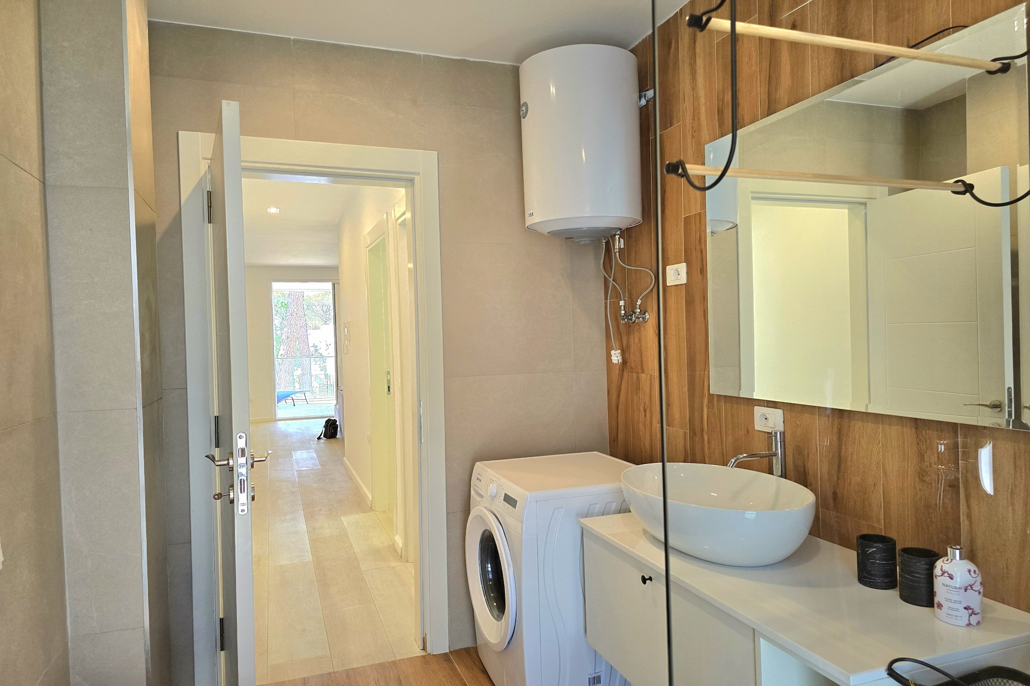 ALD294 - Josef San Pietro Lalez-Bathroom