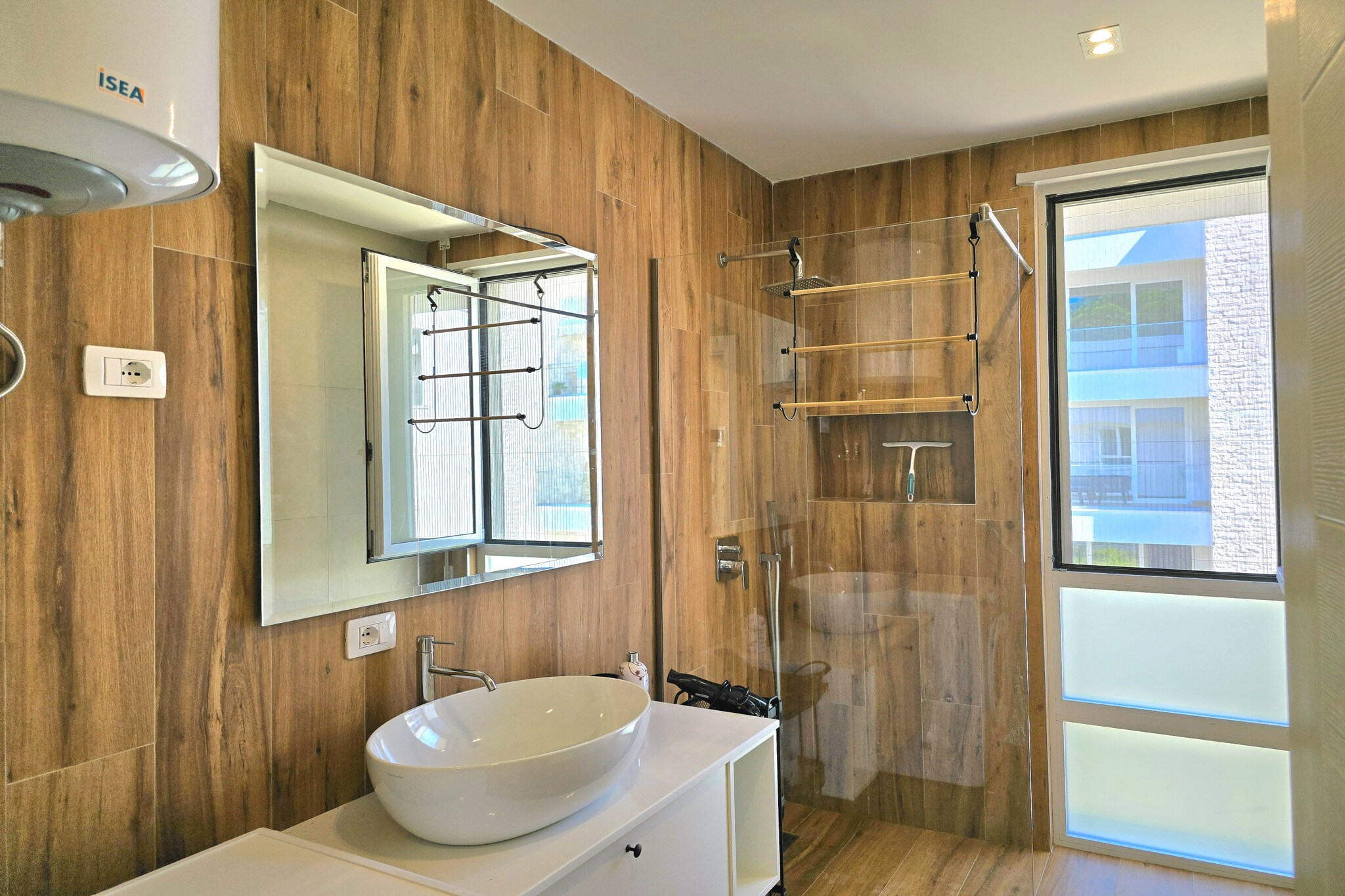 ALD294 - Josef San Pietro Lalez-Bathroom