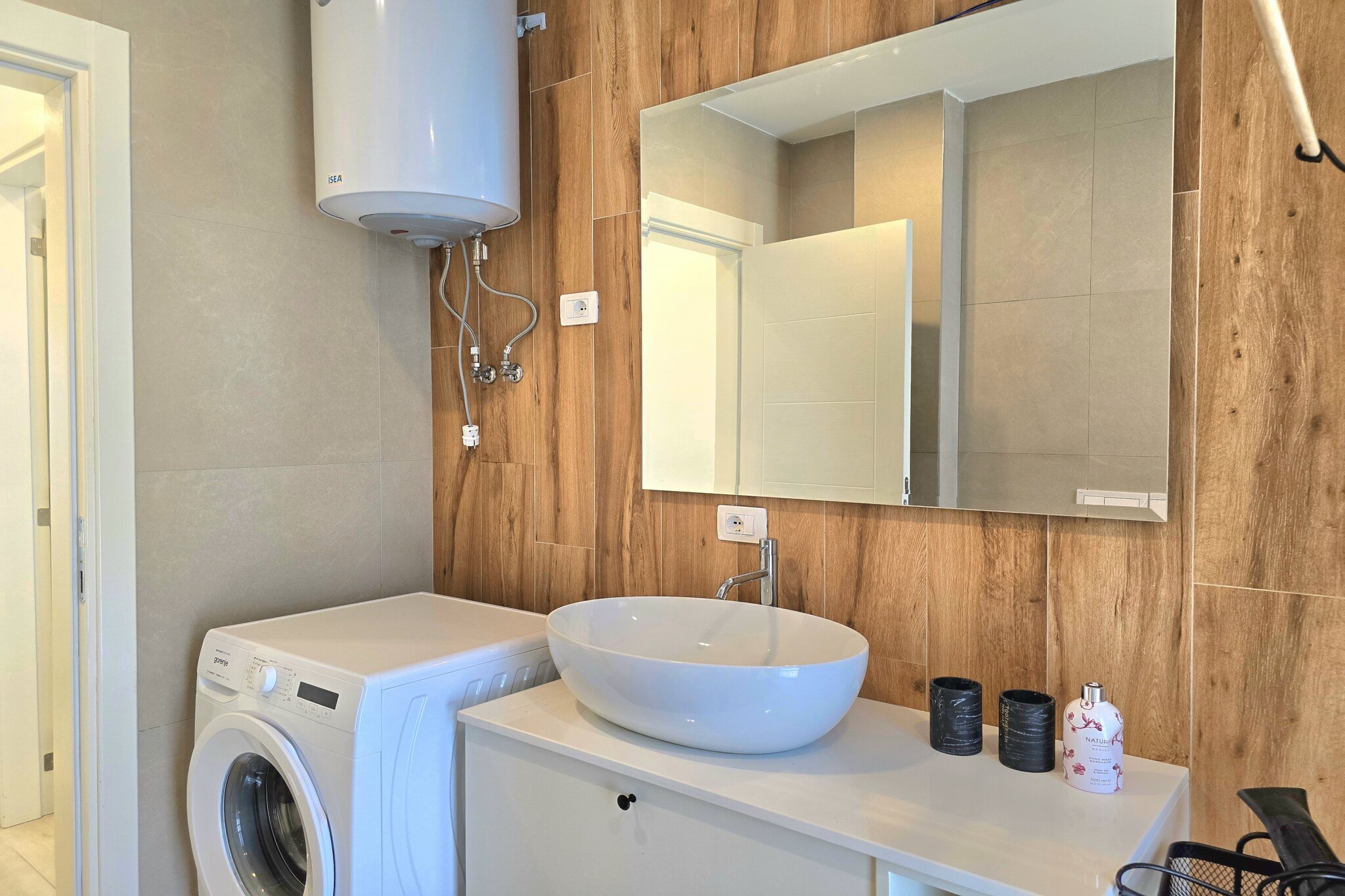ALD294 - Josef San Pietro Lalez-Bathroom