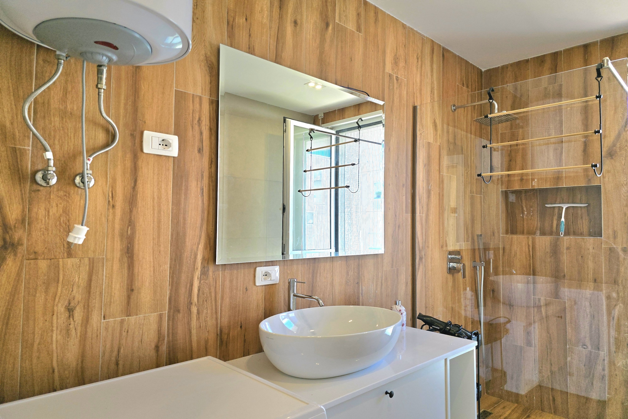 ALD294 - Josef San Pietro Lalez-Bathroom