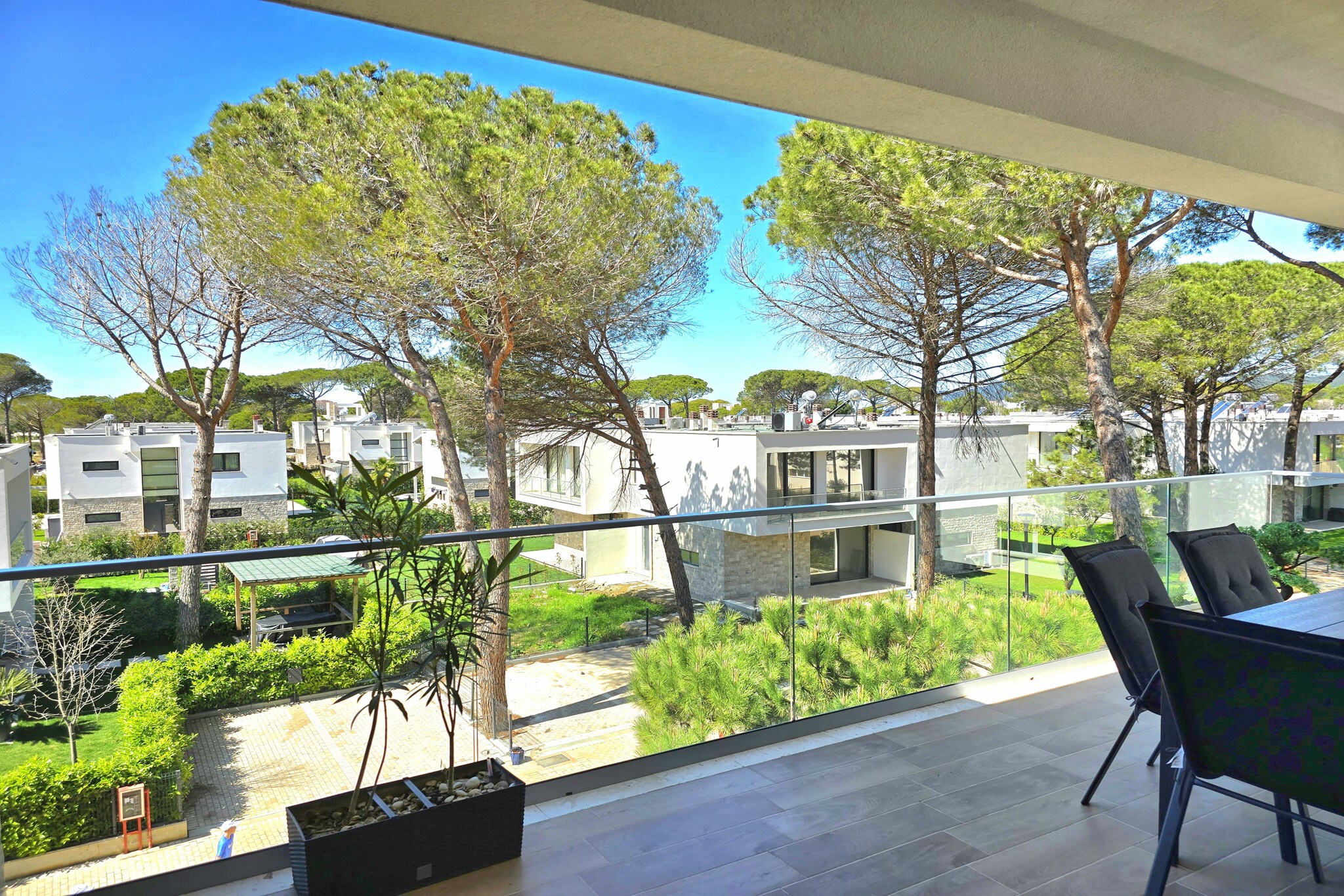 ALD295 - Damian San Pietro Lalez-Balcon-terrasse