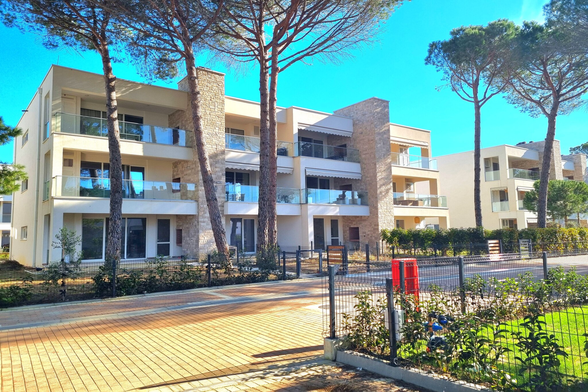 ALD297 - Ilir Muji San Pietro Lalez-Zones d'été à 1 km