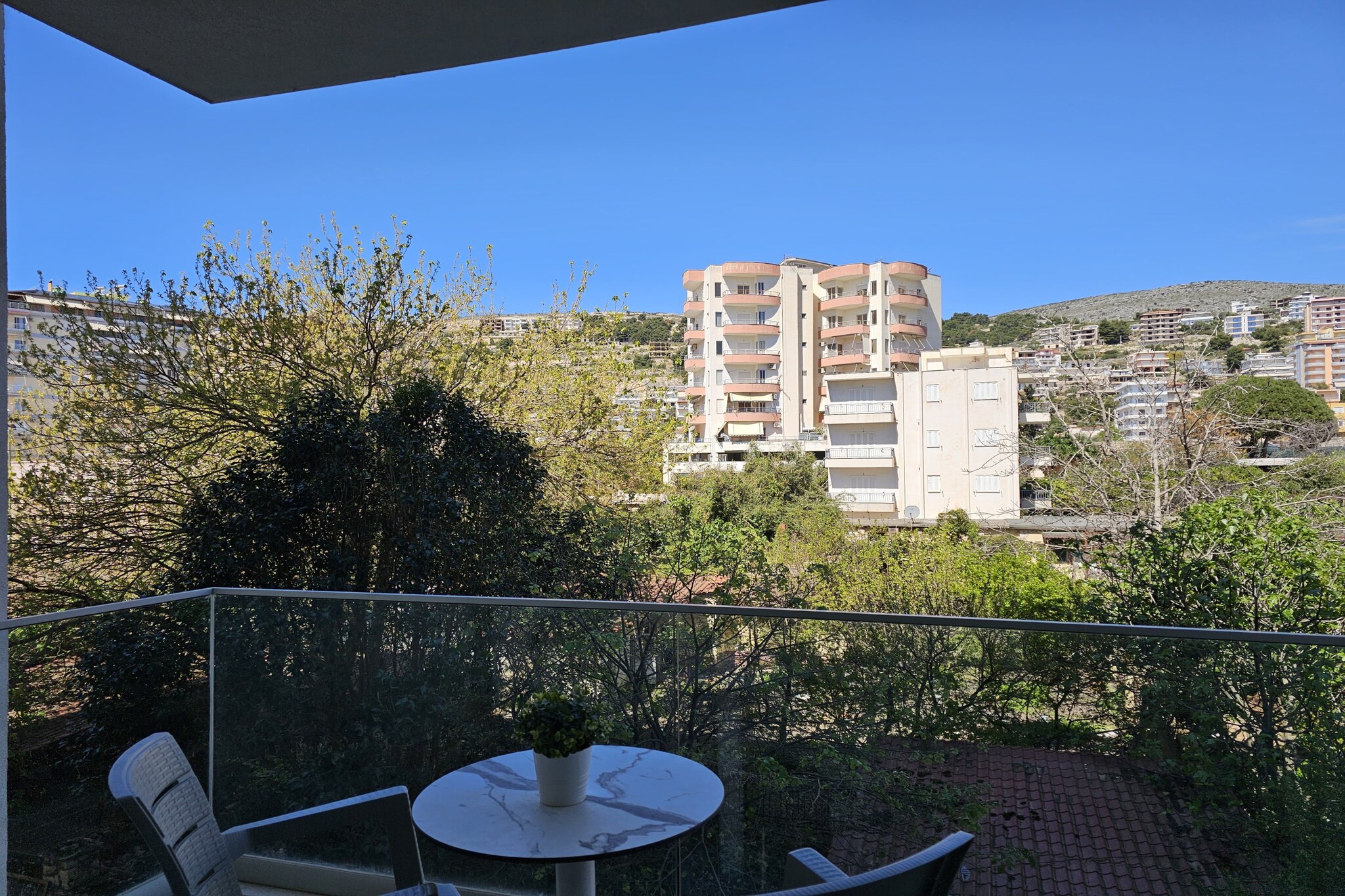 ALS001 - Adili SR Terrace-Vue d'été