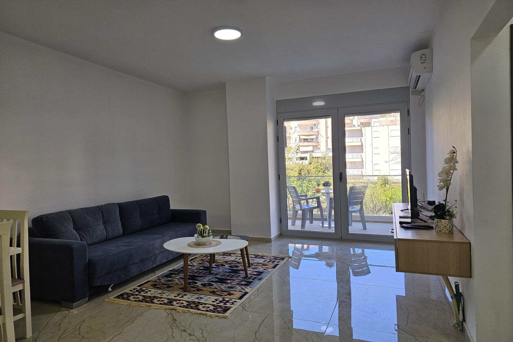 ALS001 - Adili SR Terrace-Salon