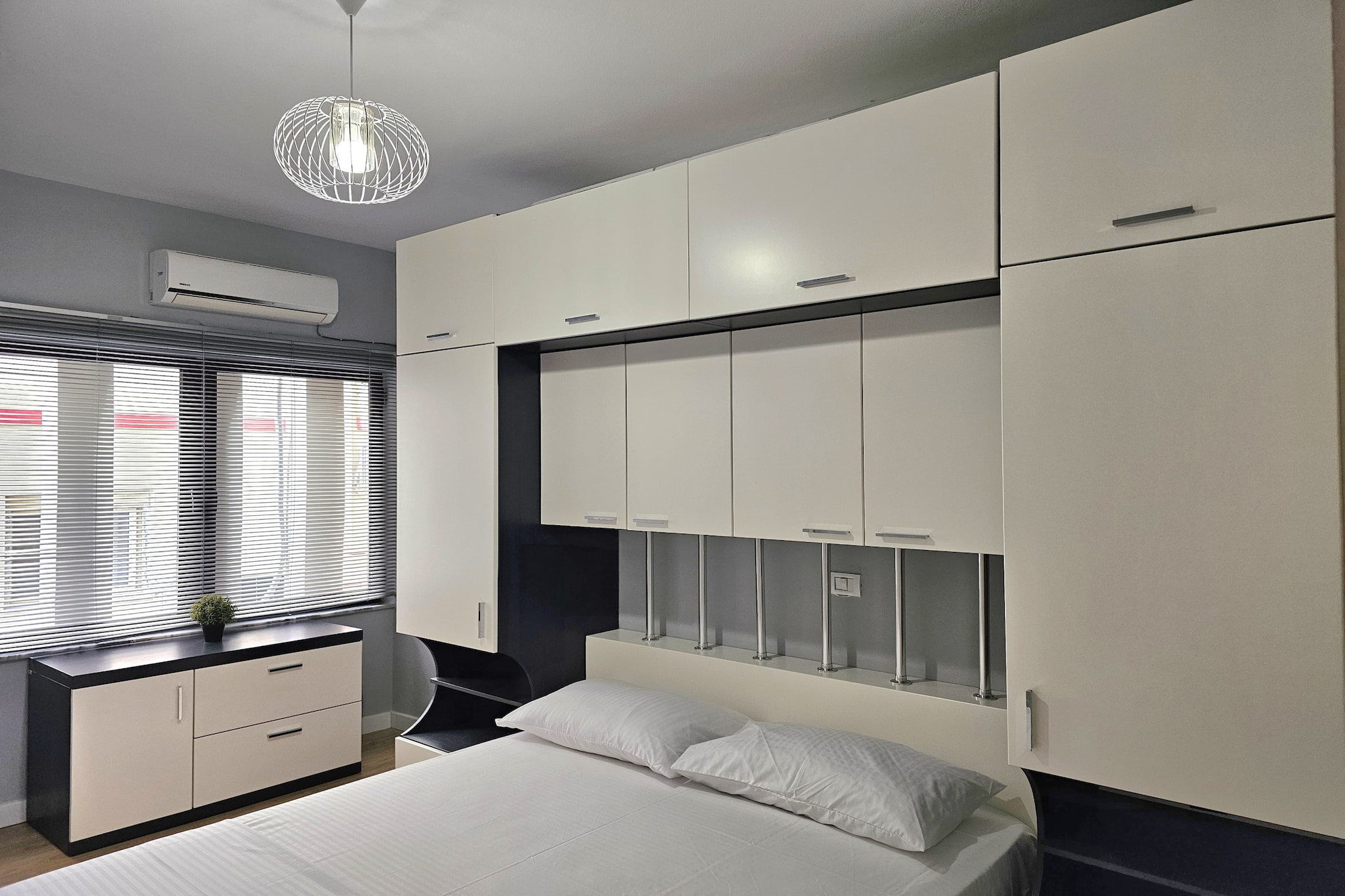 ALS114 - Iliri Rr5 - Holiday Ap In SR.-Slaapkamer