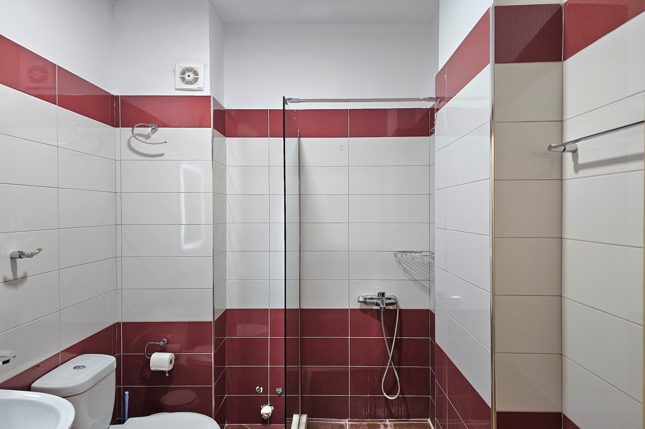 ALS114 - Iliri Rr5 - Holiday Ap In SR.-Badkamer