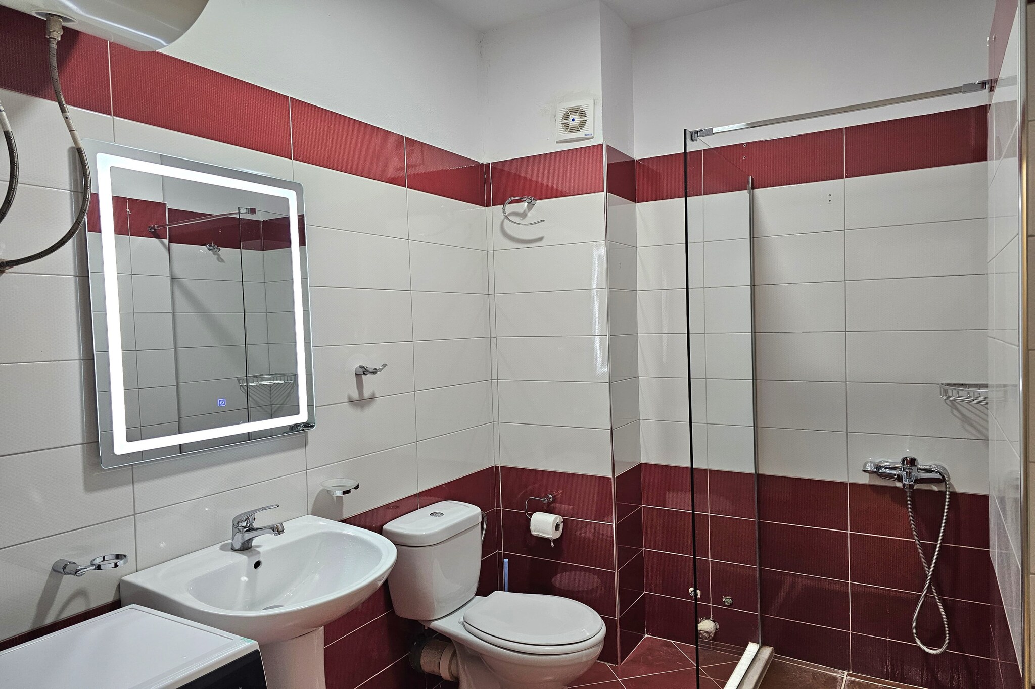 ALS114 - Iliri Rr5 - Holiday Ap In SR.-Badkamer