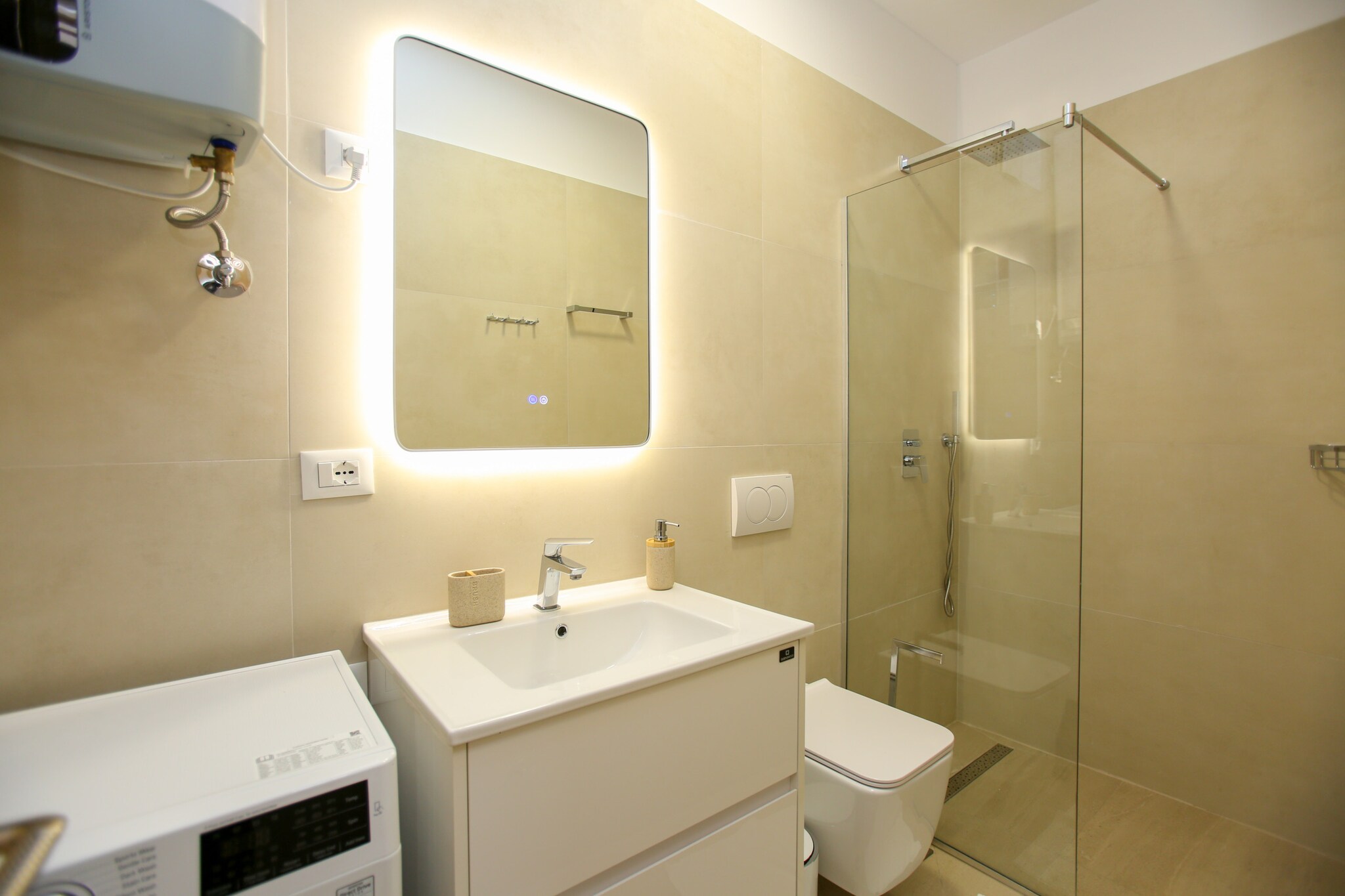 Vlora Sunset Sea View Apartment-Badkamer