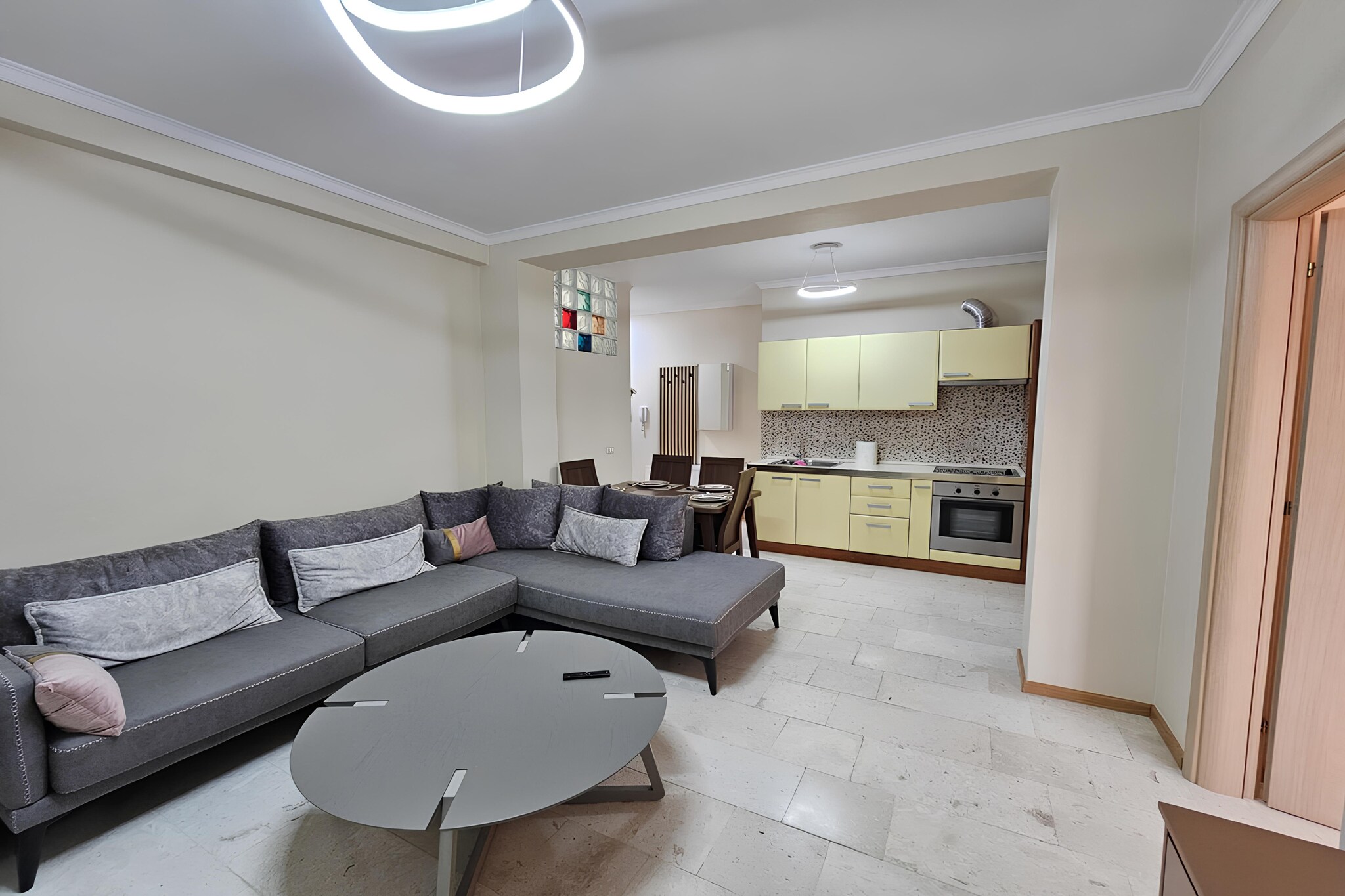 Vlora Sunset Sea View Apartment-Woonkamer