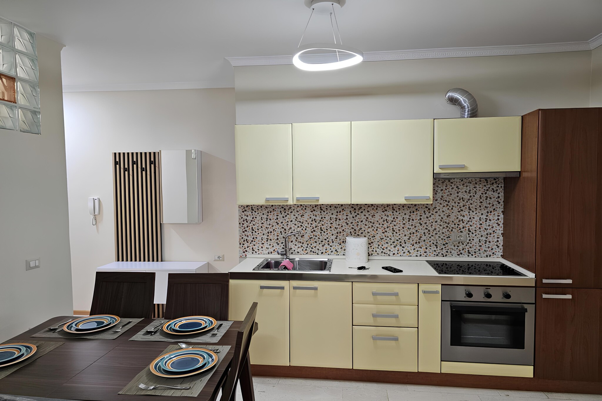 Vlora Sunset Sea View Apartment-Keuken