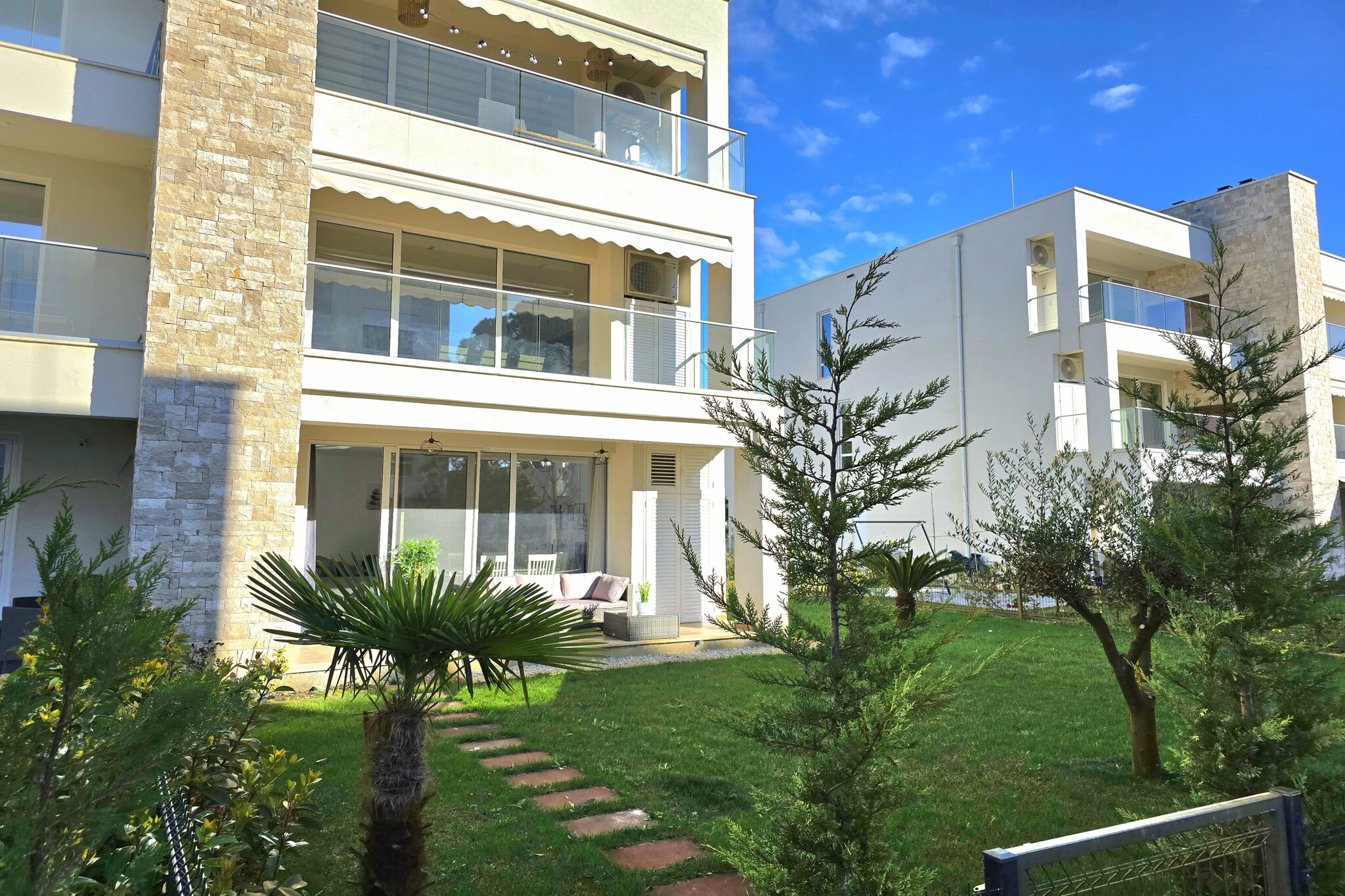 ALD299 - Hikmet San Pietro Lalez-Exterior summer